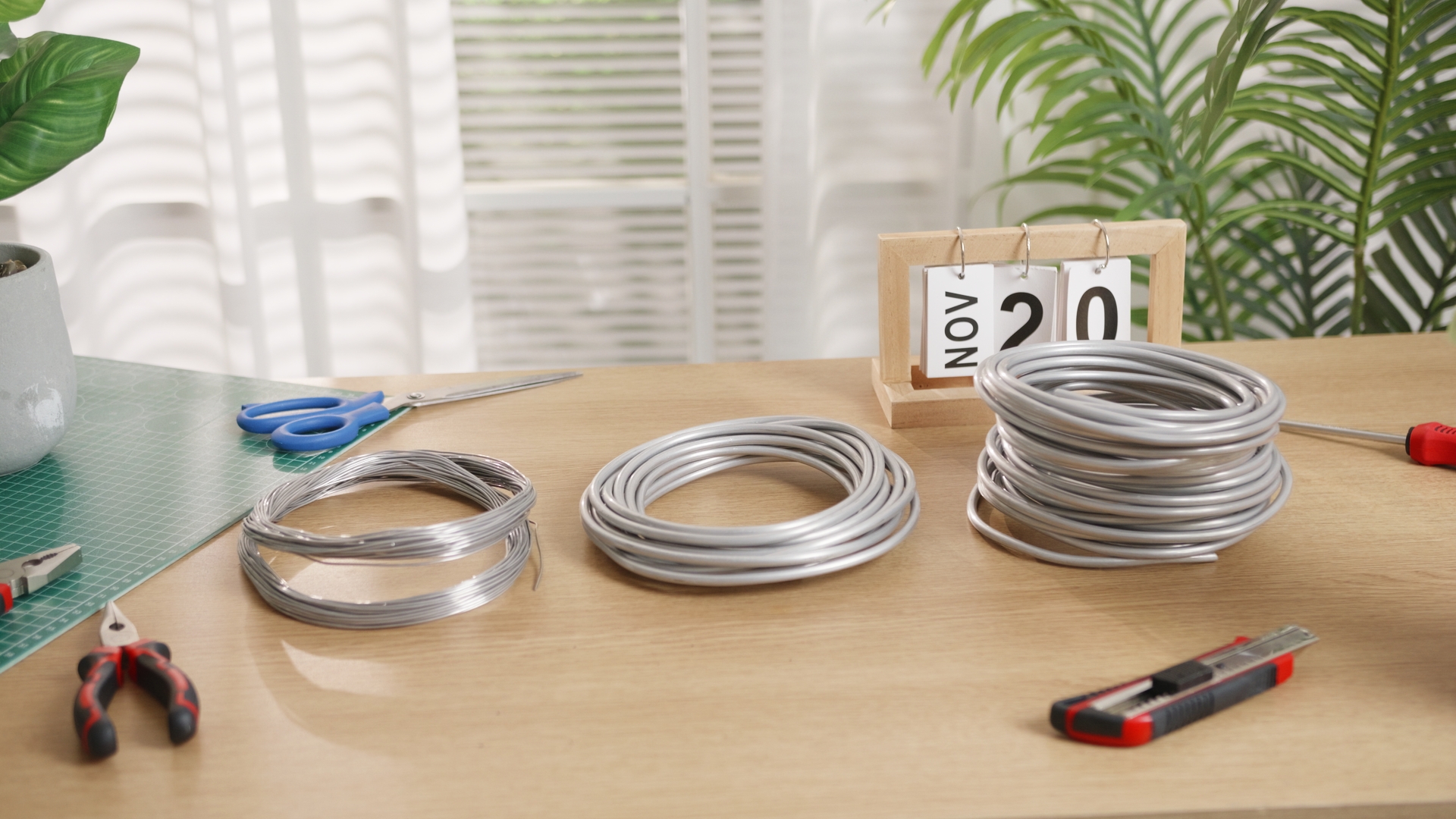 Image of Pelopy Aluminum Wire Metal Wire Armature Bendable Armature for Sculpting Dolls Floral Jewelry Making Weaving DIY Crafts, Silver (1 /8 Inch,100ft)