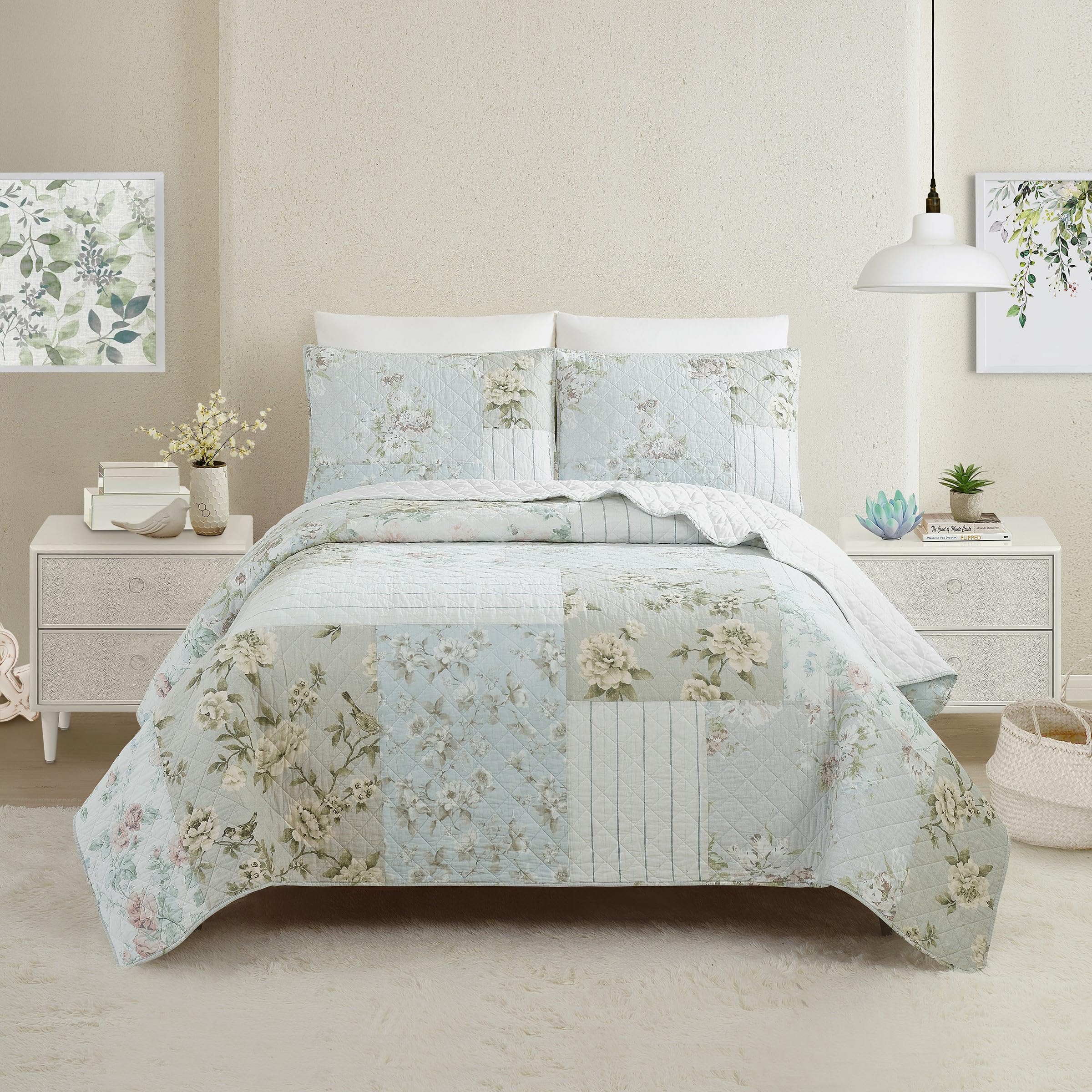 MODERN HEIRLOOM Claire Vintage Patchwork Floral 3-Piece Quilt Set, Lightweight All Seasons Coverlet, 1 Quilt and 2 Pillow Shams (Full Queen Size, Blue/White)