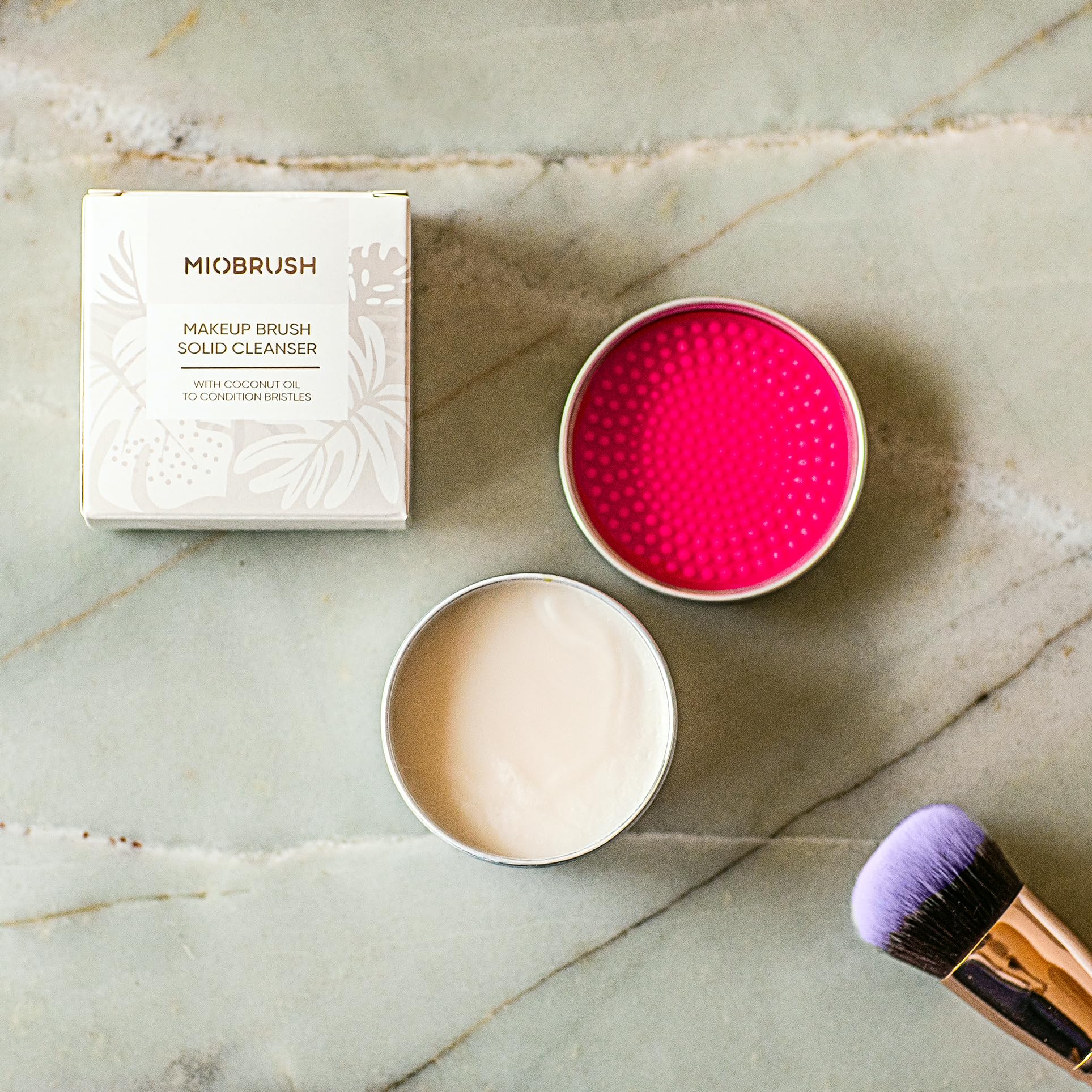 Miobrush Pulisci Pennelli Make Up Solido con Olio di Cocco - Sapone Detergente Profondo con Spugna Scrub Testurizzato, Ammorbidisce Delicatamente le Setole - Confezione Compatta da Viaggio - 50g