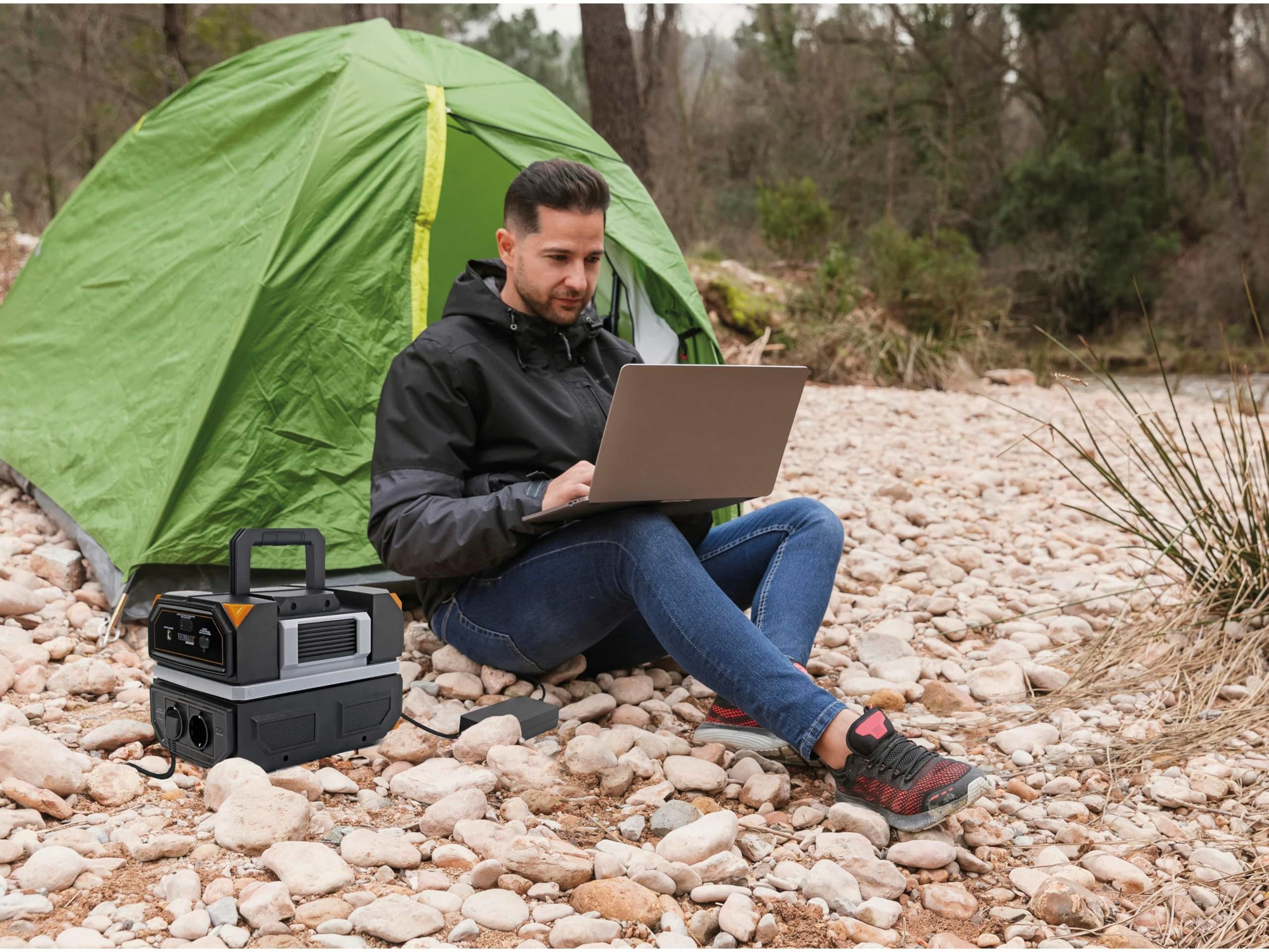 Technaxx 600W Powerstation avec 2X Prise 230V, 6X USB, 2X DC 12V, 1x Prise Allume-Cigare DC, capacité 504Wh, Les Voyages et Le Camping - Onde sinusoïdale Pure, Centrale électrique Portable TX-202