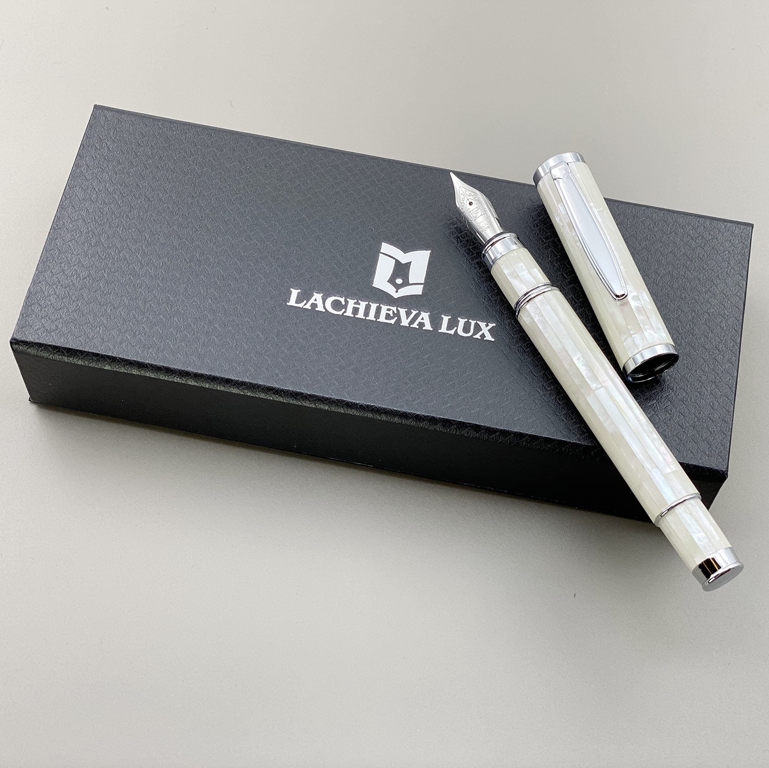 LACHIEVA - Penna stilografica in madreperla con punta fine, fabbricata in Germania. Penna di lusso per ogni giorno festivo. Bella scrittura a mano, set regalo per uomini e donne (bianco perla)