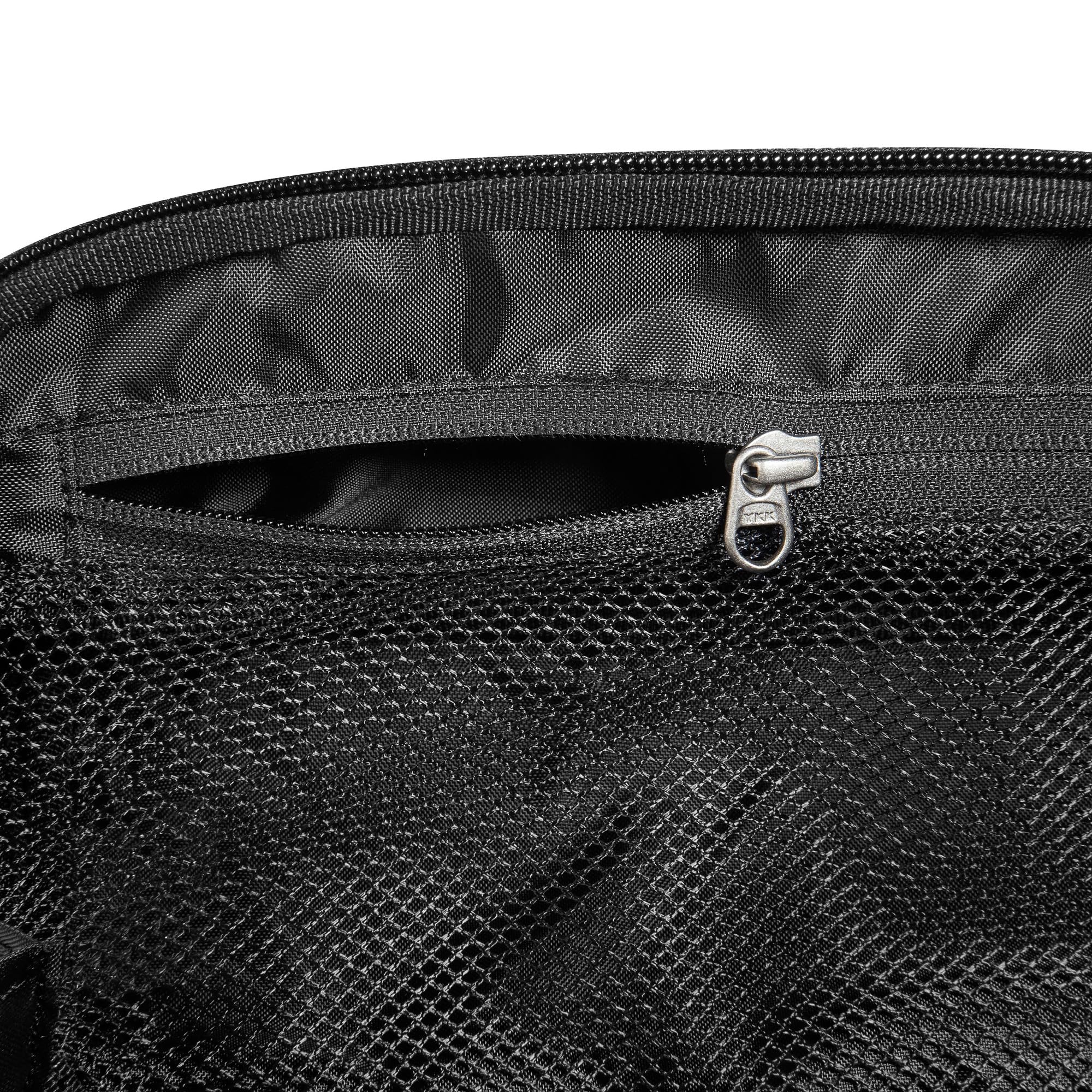 Tatonka Kosmetyczka Square Zip Pouch M (2 l) – rozkładana torba na pranie z 2 kieszeniami siatkowymi na zamek błyskawiczny, bez PFC/PFS – 10 x 25 x 9 cm (czarna)