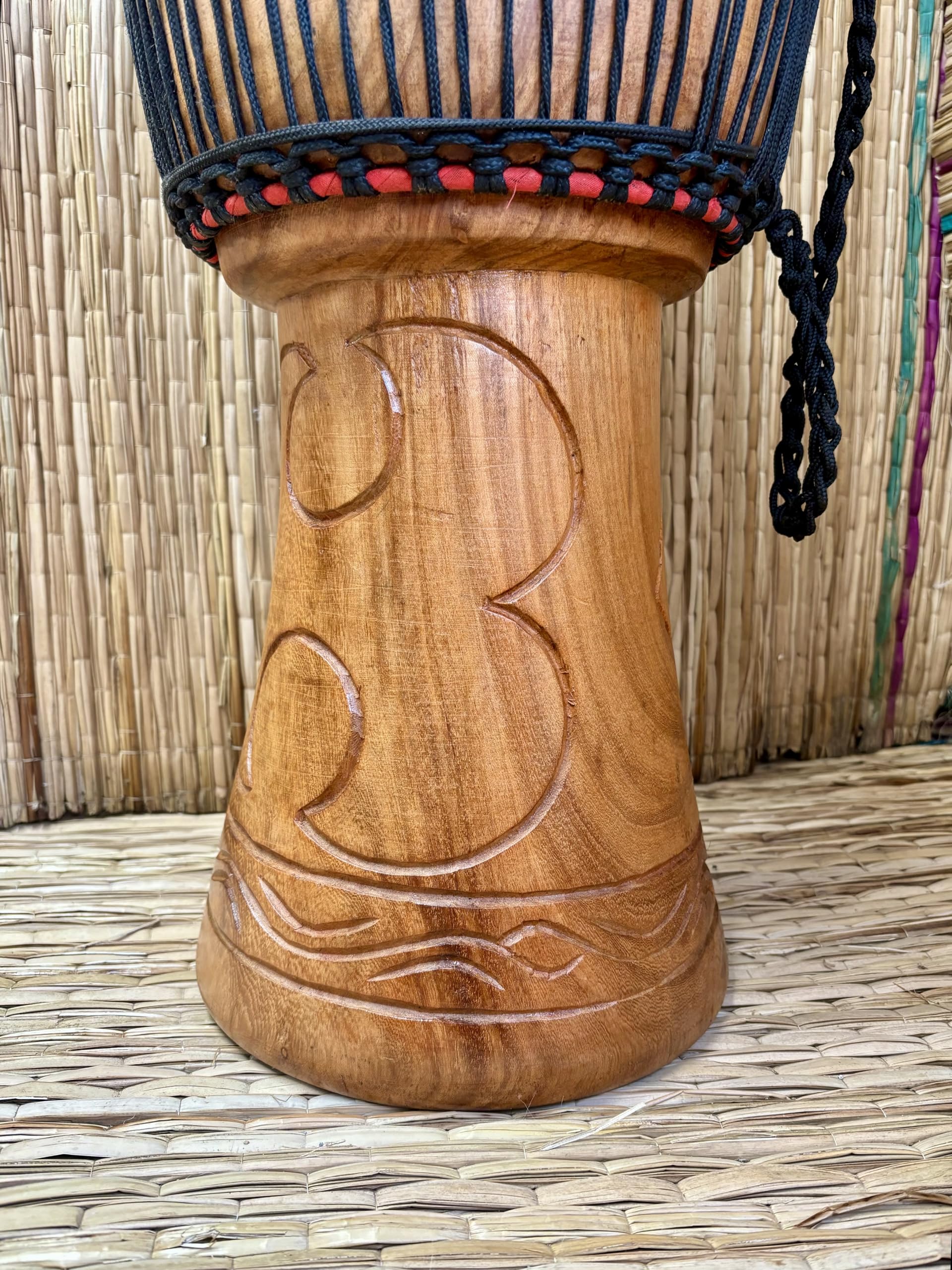 Tamburo djembe africano con 3 piccoli strumenti gratuiti – testa da 33 cm, altezza 65 cm