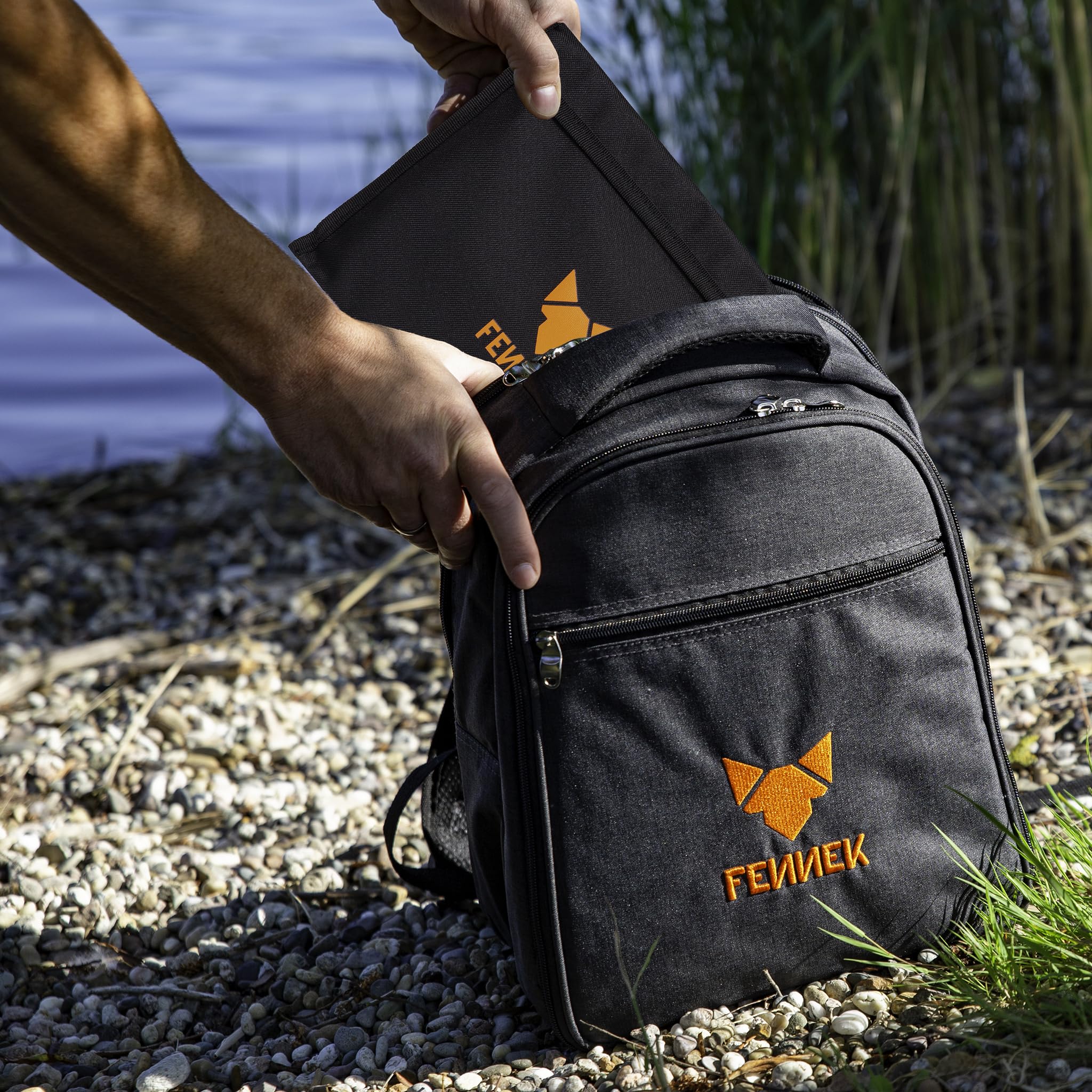 FENNEK Grill und Zubehör | Mobiler und steckbarer Holzkohle-Grill aus Edelstahl für Camping, Trekking, Vanlife, Garten und Outdoor Grill-Spaß | mit integriertem Kohlekamin | Made in Germany