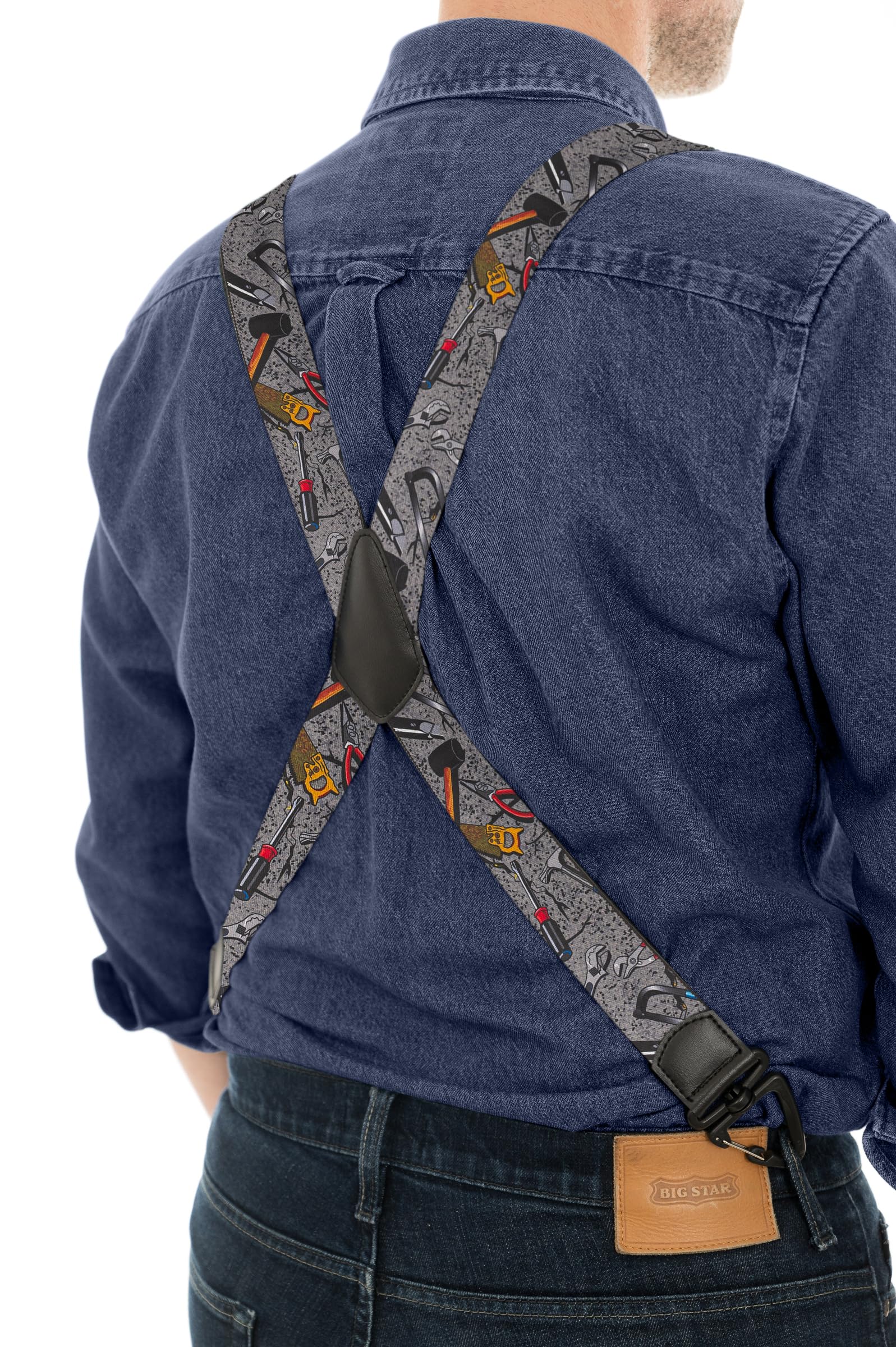 Bretelle da Uomo a X/Y, Attrezzi Moschettoni in Plastica, 40 mm | Bretelle a X o Y da 40 mm regolabili con motivo attrezzi, moschettoni e incrocio in pelle; sicure e versatili.