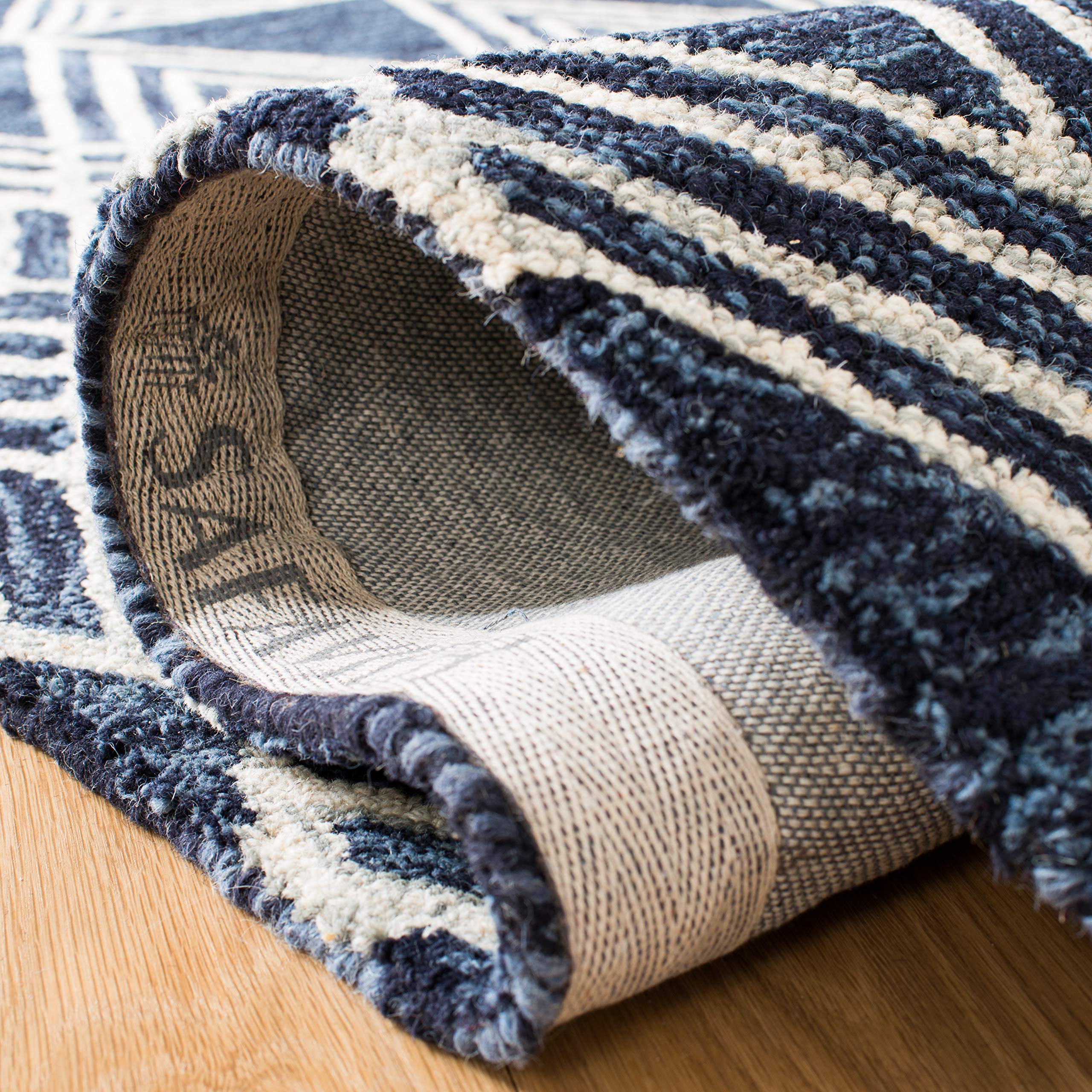 ワールドショップセレクションSAFAVIEH MicroLoop Collection 5' x 8' Navy Ivory