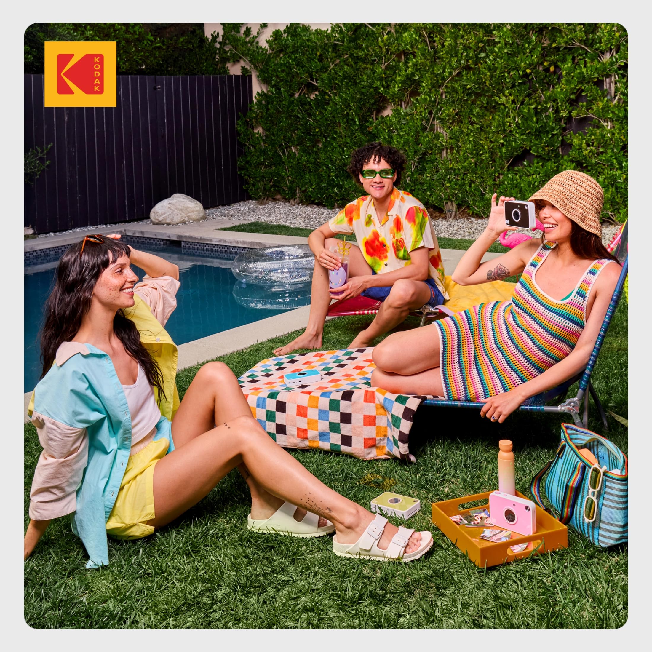 Kodak Printomatic+ Cámara Digital Instantánea 10MP con LED RGB, Imprime Fotos a Color en Papel Zink 2x3” – Negra
