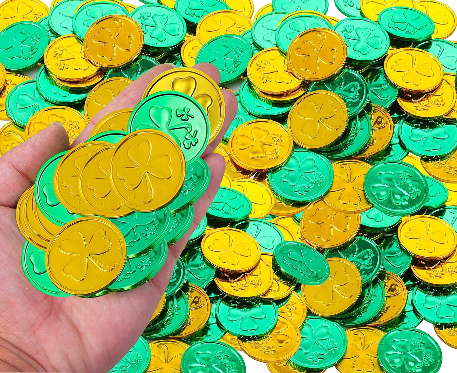 SIZGAROOT 150 PCS Gold Coins St. Patrick's Day Leprechaun Fake Plastic Shamrock Gold Green Coin Party Favors Supplies