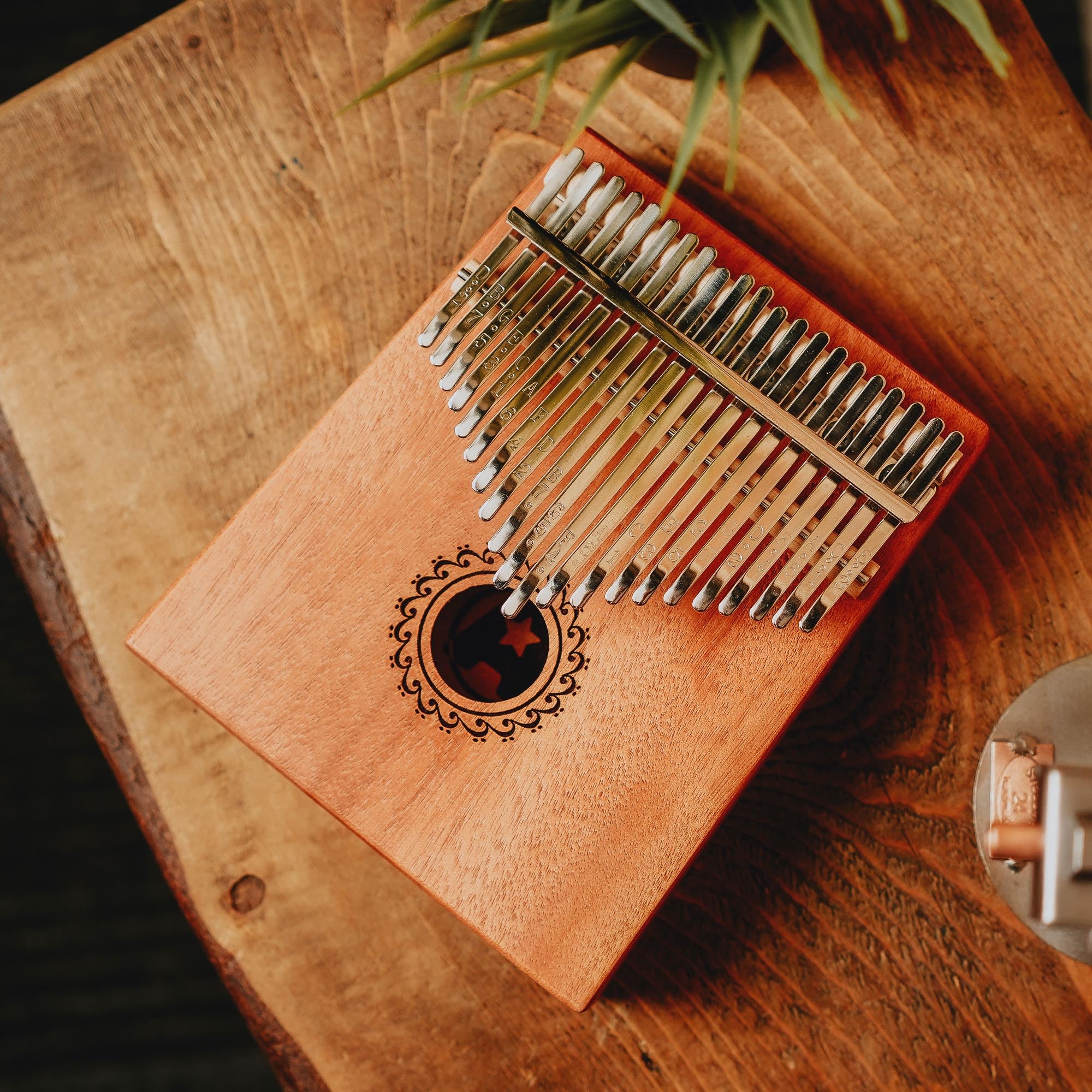 A-Star Kalimba-Daumenklavier mit 21 Tasten und Mahagonikorpus – inklusive Stimmhammer, Spielanleitung und Daumenschutz