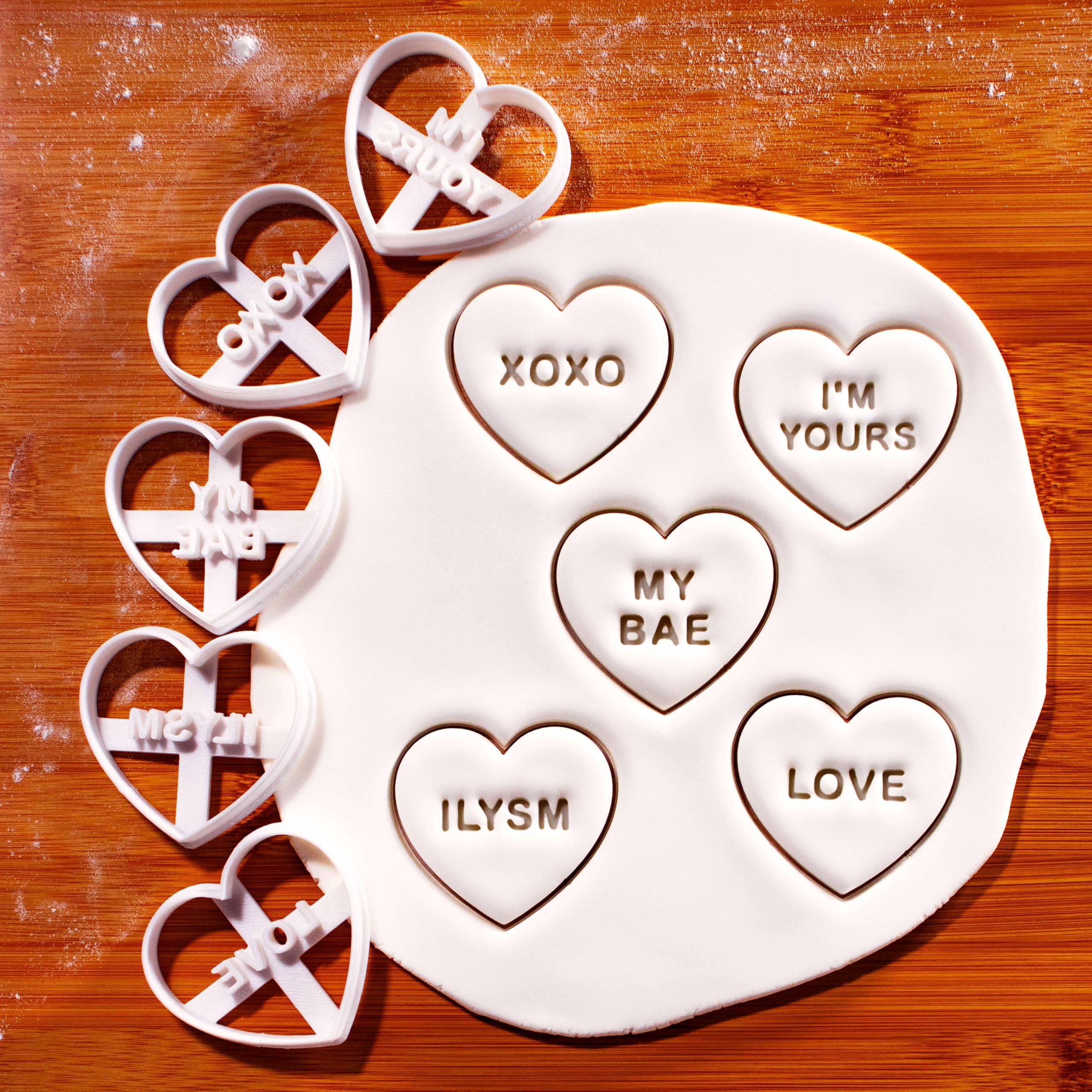 BAKERLOGY Lot de 10 emporte-pièces cœur messages amour & demande – Messages romantiques mignons pour rendez-vous, Saint-Valentin, mariages, fiançailles, anniversaires et biscuits de célébration