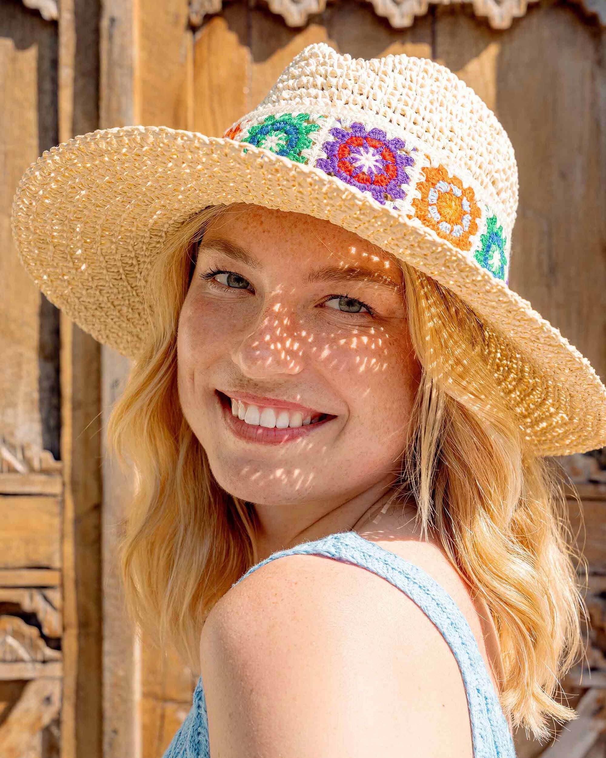 LOEVENICH Damen Fedora Hut gehäkeltes Papier Boho Blumen leicht atmungsaktiv 37 x 11 cm White Pepper
