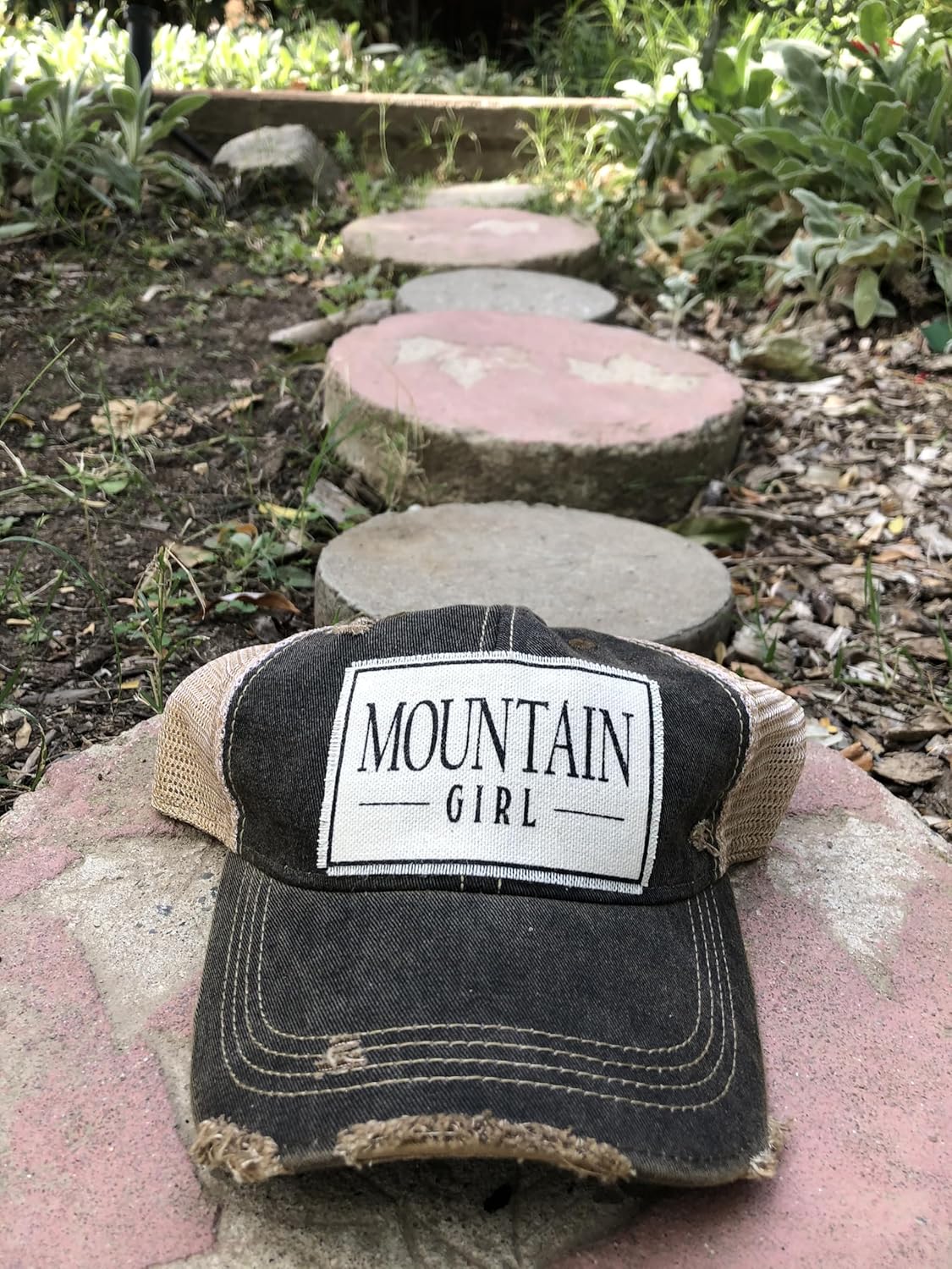 VINTAGE LIFE Mountain Girl Cap, Black - Image 2