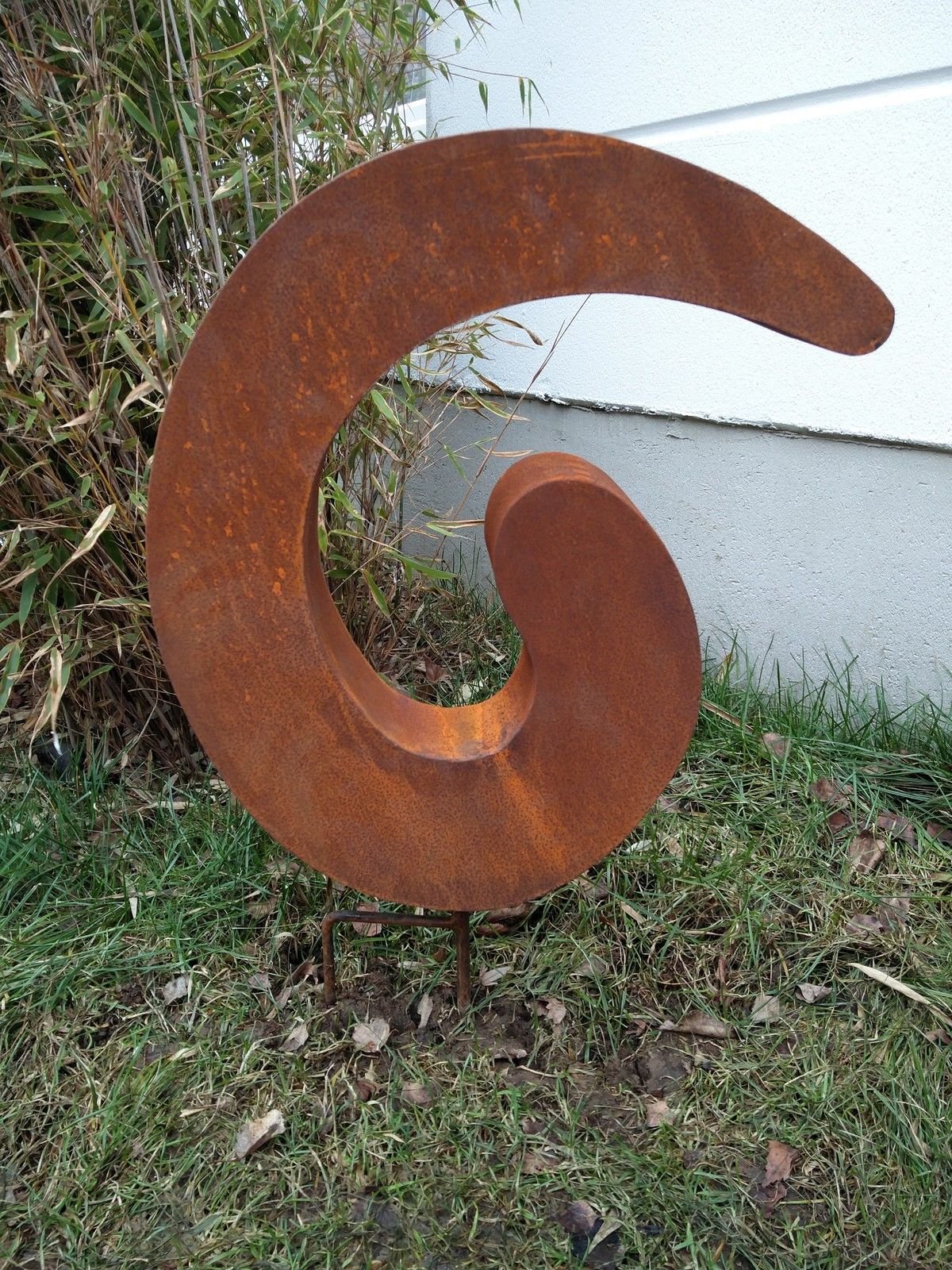 Zen Man Edelrost Gartenstecker Spirale Rost Gartenskulptur aus Metall Garten Figure Glück Symbol Gartendeko 48 * 40 * 8 cm 101510