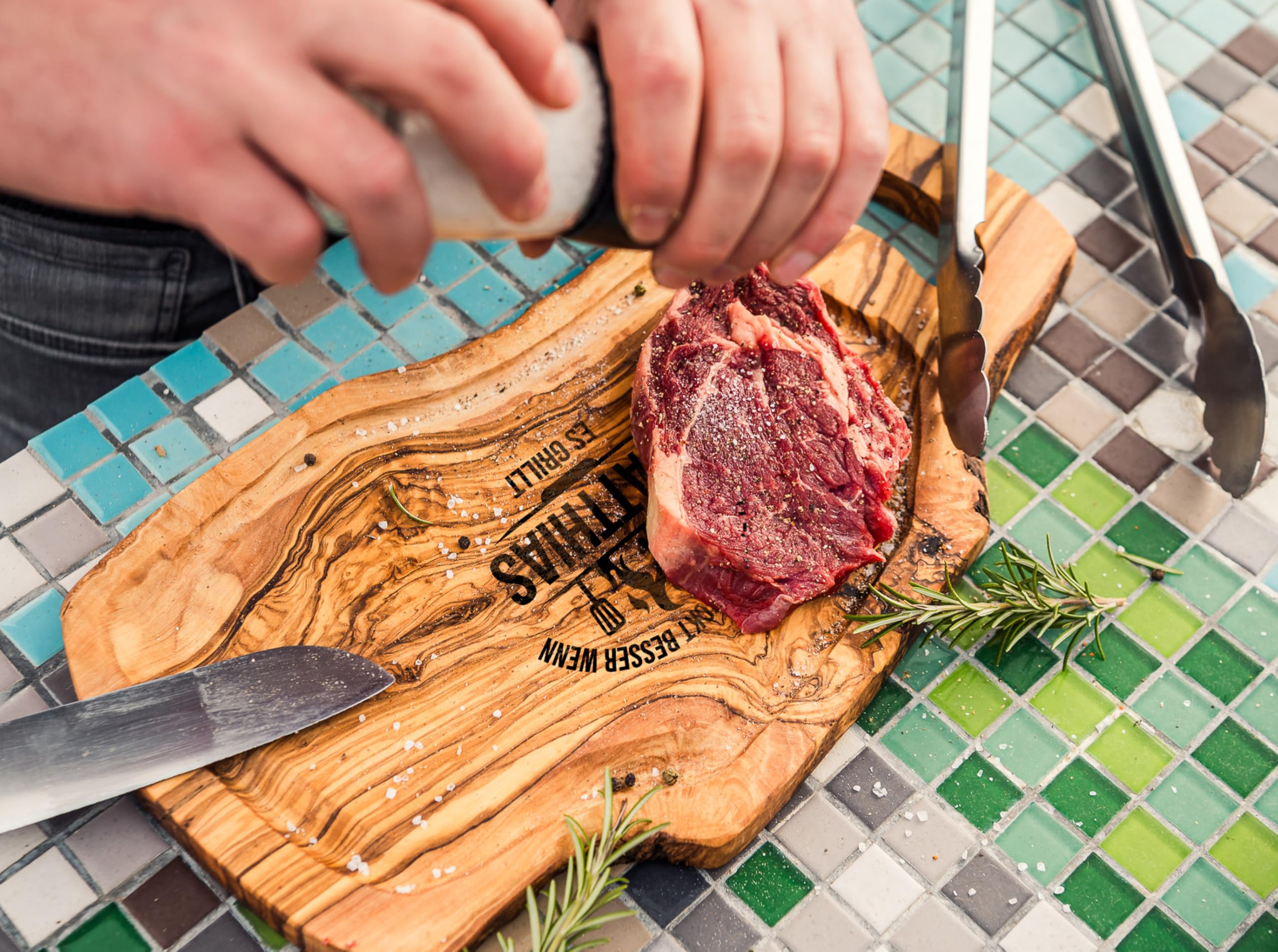 Schneidebrett Personalisiert | Olivenholz | Steakbrett | Grillbrett | Grill Geschenke für Männer | Grill Zubehör | Holz Schneidebrett Individuelles Geschenk Männer | Olivenholzbrett Gravur