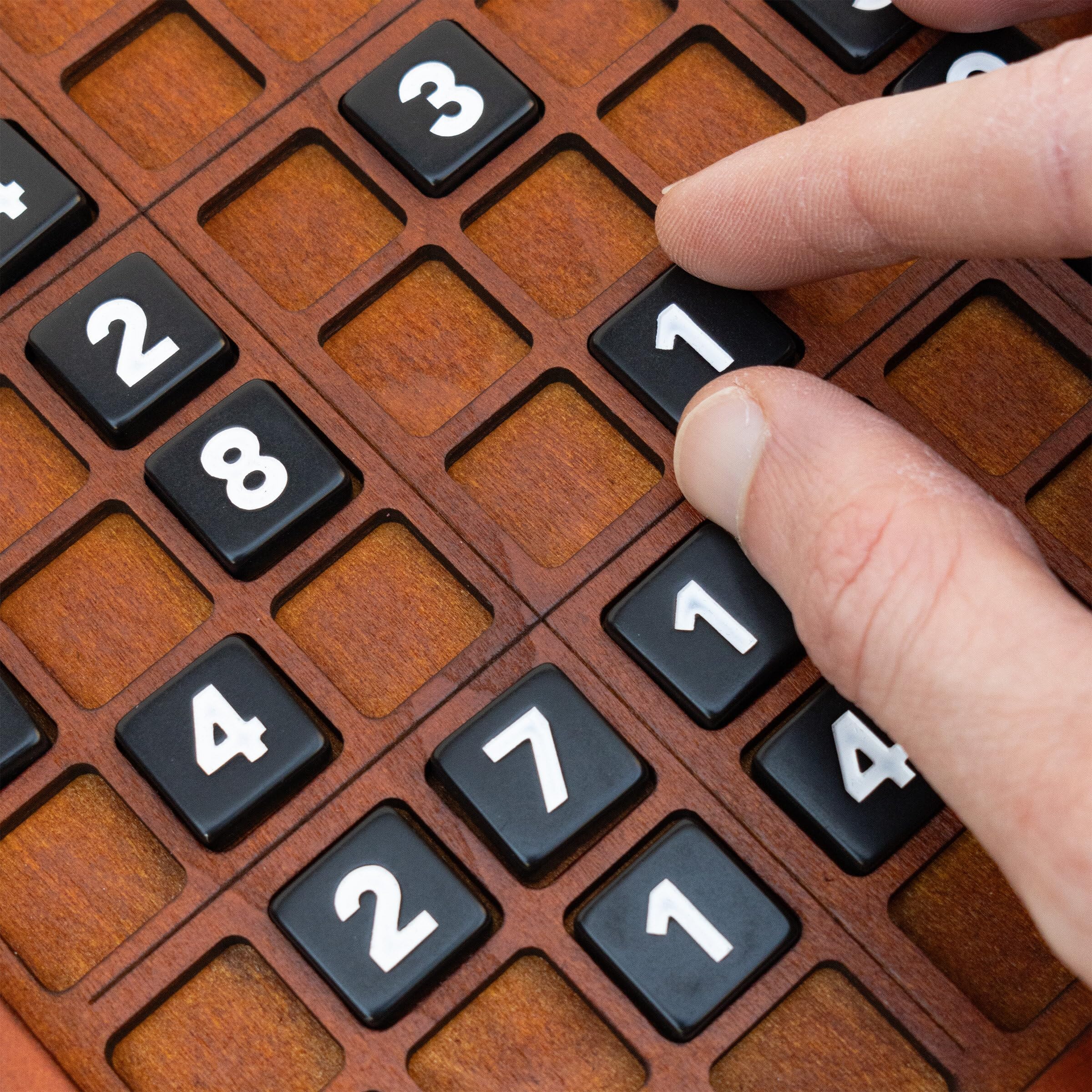 Iron & Glory Deluxe Holz-Sudoku-Puzzle-Spiel | Gehirnspieler 81 nummerierte Melamin-Fliesen & umfassende Anleitung | Reise-Brettspiel für Freunde & Familie | Ideales Retro-Neuheitsgeschenk & Wohndekor