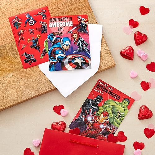 Vista 16 de Hallmark Peanuts - Tarjetas y calcomanías para el día de San Valentín para niños, Snoopy y Lucy (24 tarjetas de San Valentín con sobres)