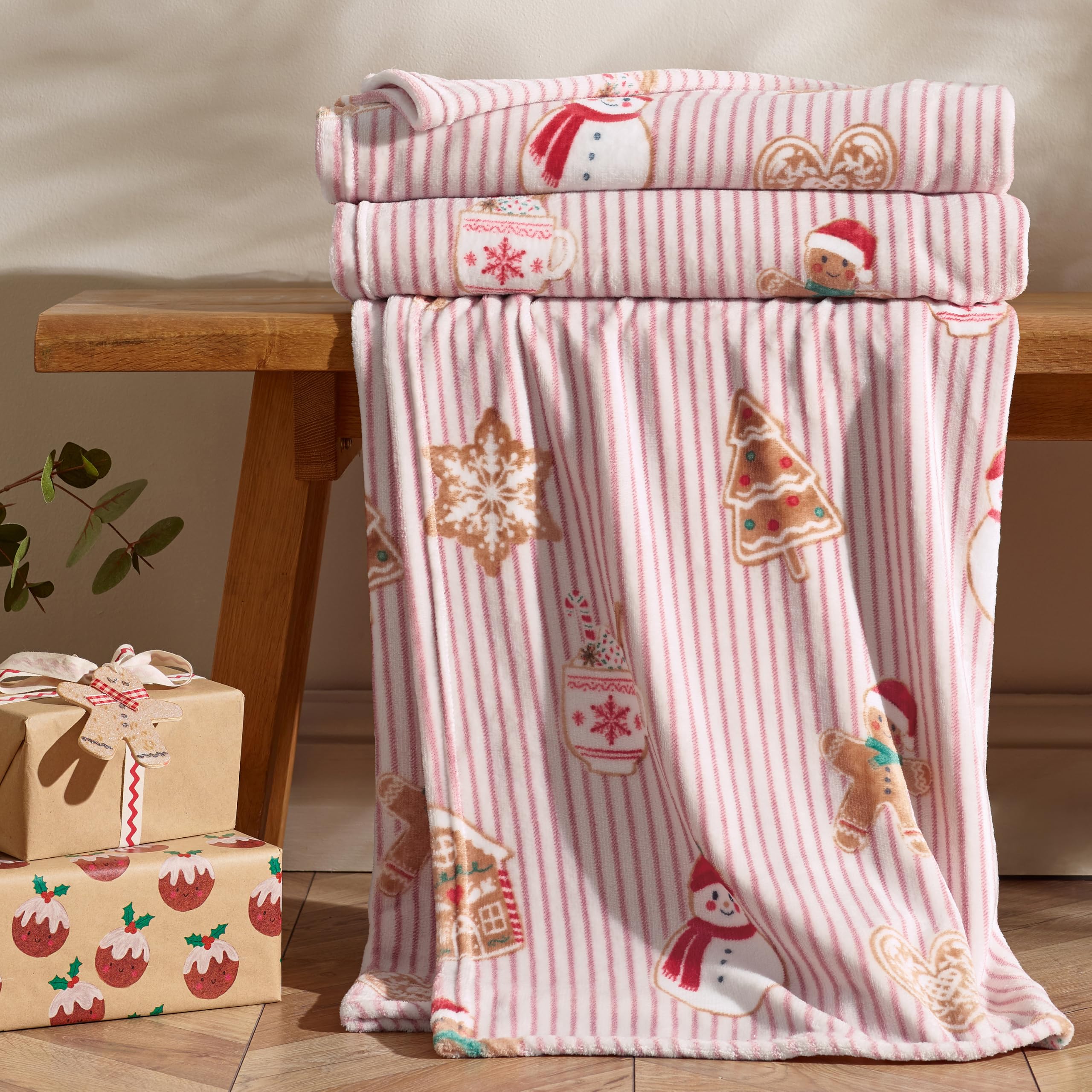 Catherine Lansfield Natural 'Christmas Gingerbread Stripe' Cosy Fleece Blanket Throw In | Size: 130Cm X 170Cm