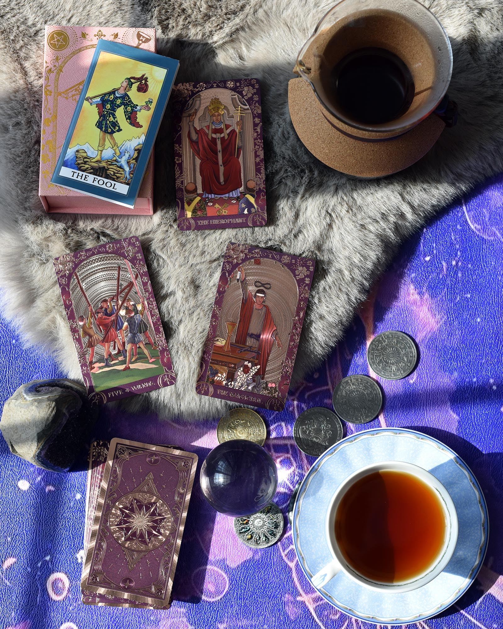 YIMINGOUFEI English Version Ryder-Waite Gold Foil Tarot Deck, 78 Cards plus 2 Spare Cards, Instruction Manual - Image 4