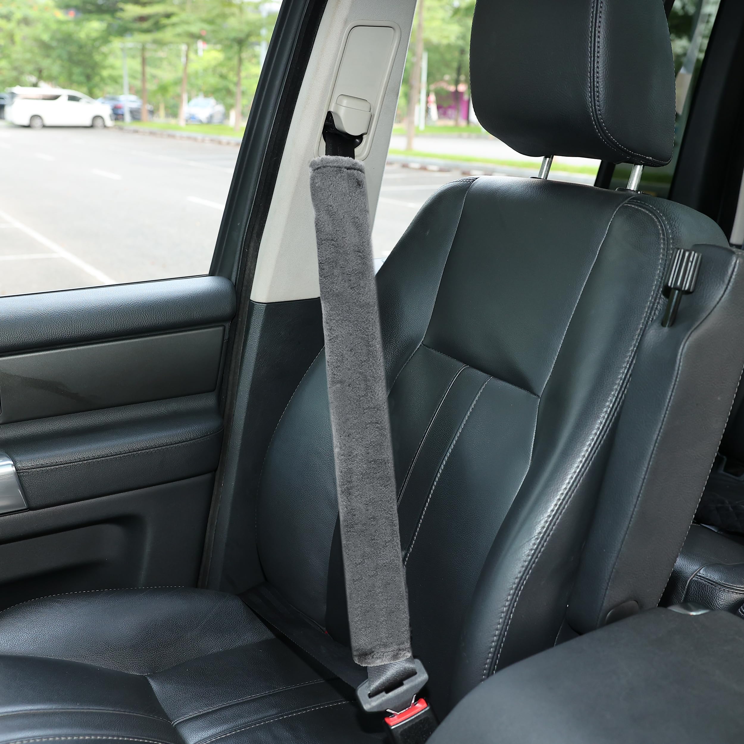 Amooca Soft Faux Fur Universal Fit Seatbelt Cover Car Truck SUV Airplane Seat Belt Shoulder Pad for Carmera Backpack Straps Neck Cushion Protector