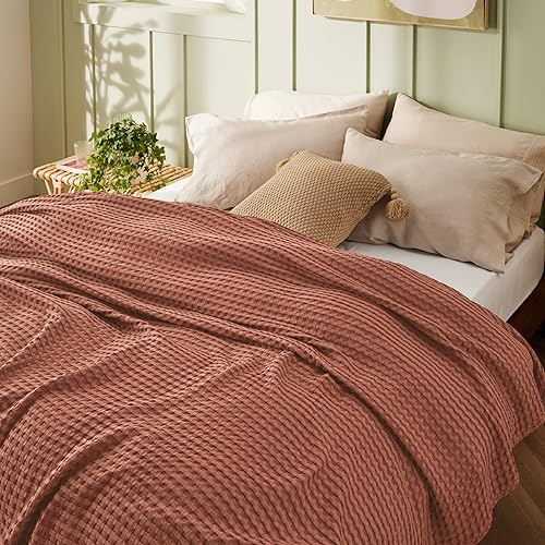 Miniatura 7 de Bedsure Manta refrescante de algodón con diseño gofre, ligera y transpirable de rayón derivado del bambú, para durmientes acalorados, manta de lujo