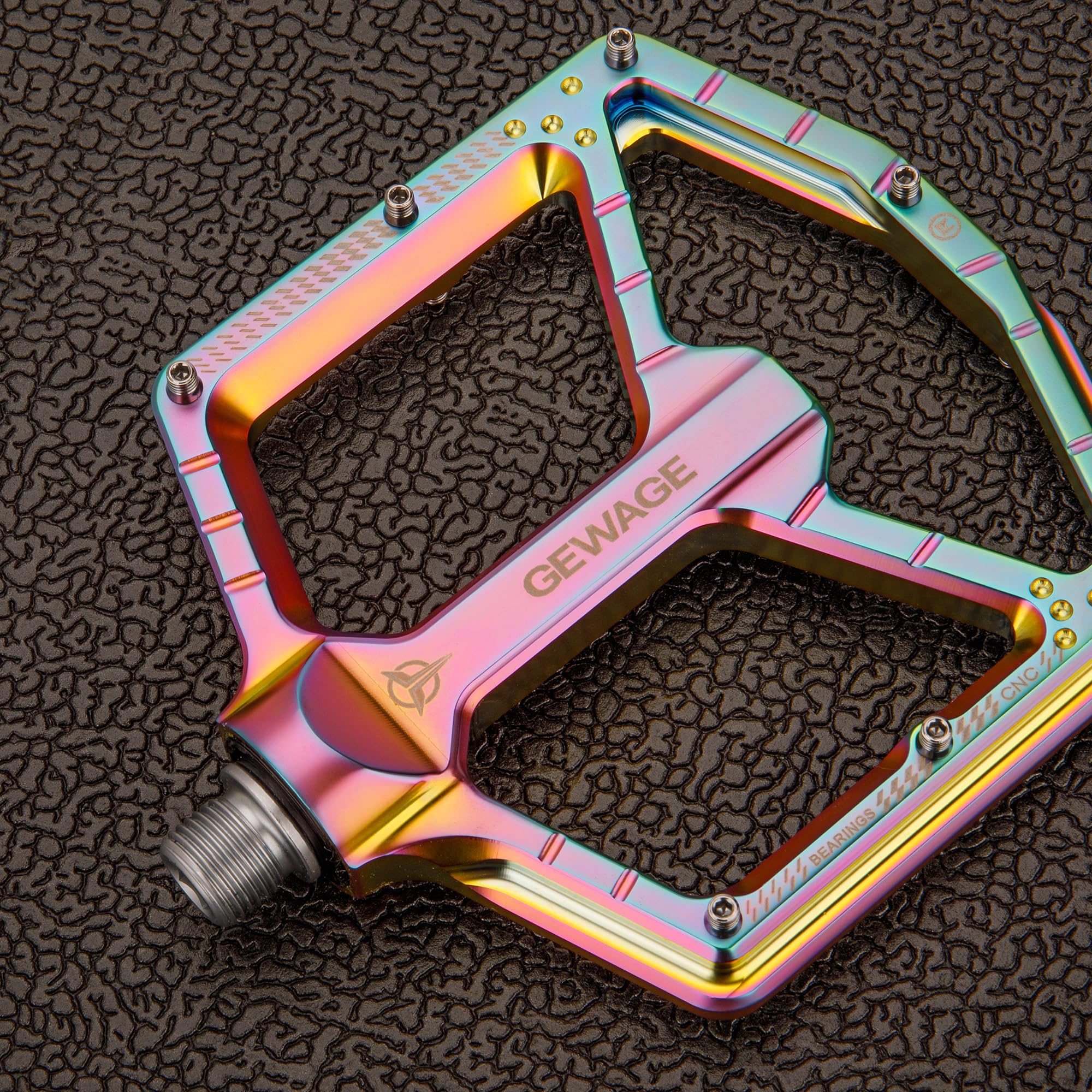 GEWAGE MTB Pedale Profi-Edition–CNC-Aluminium, 9/16″ Chromoly-Achse,ultraflaches Design ohne Endkappe, extra großem abgedichtetem Kugellager+Nadellager, 14 Anti-Rutsch-Pins, für technische Trails