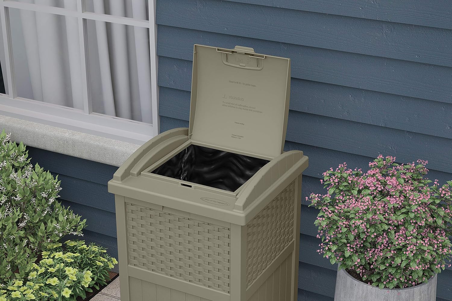 Suncast 33 Gal Hideaway Trash Can for Patio - Resin Outdoor Trash with Lid & 33 Gal Hideaway Can Resin Outdoor Trash with Lid Use in Backyard, Deck, or Patio, 33-Gal, Brown