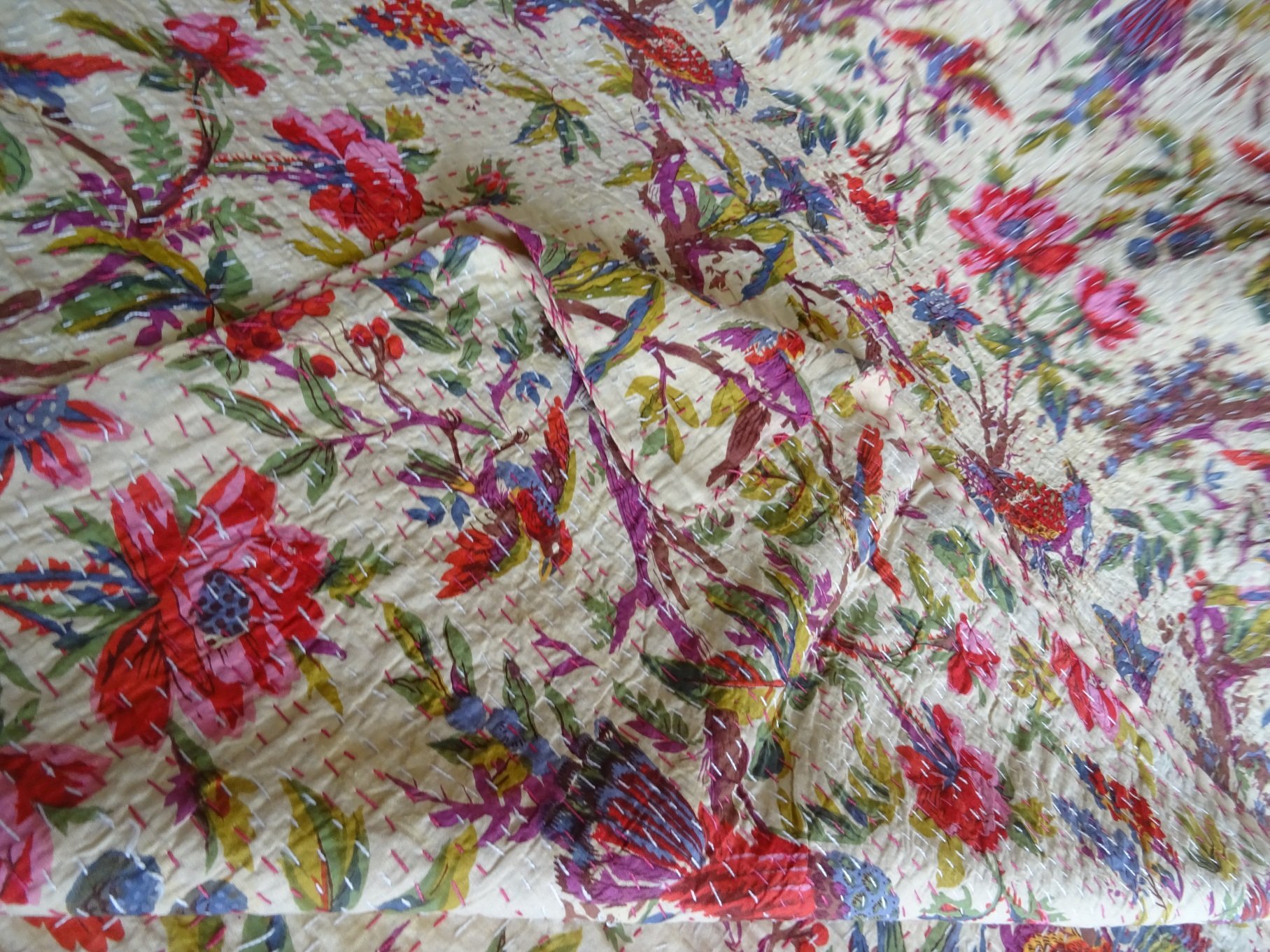 Tribal Asian Textiles 026 - Copriletto etnico Kantha, stampa con uccelli, realizzato a mano, per letto king-size, dimensioni: 228 x 274 cm