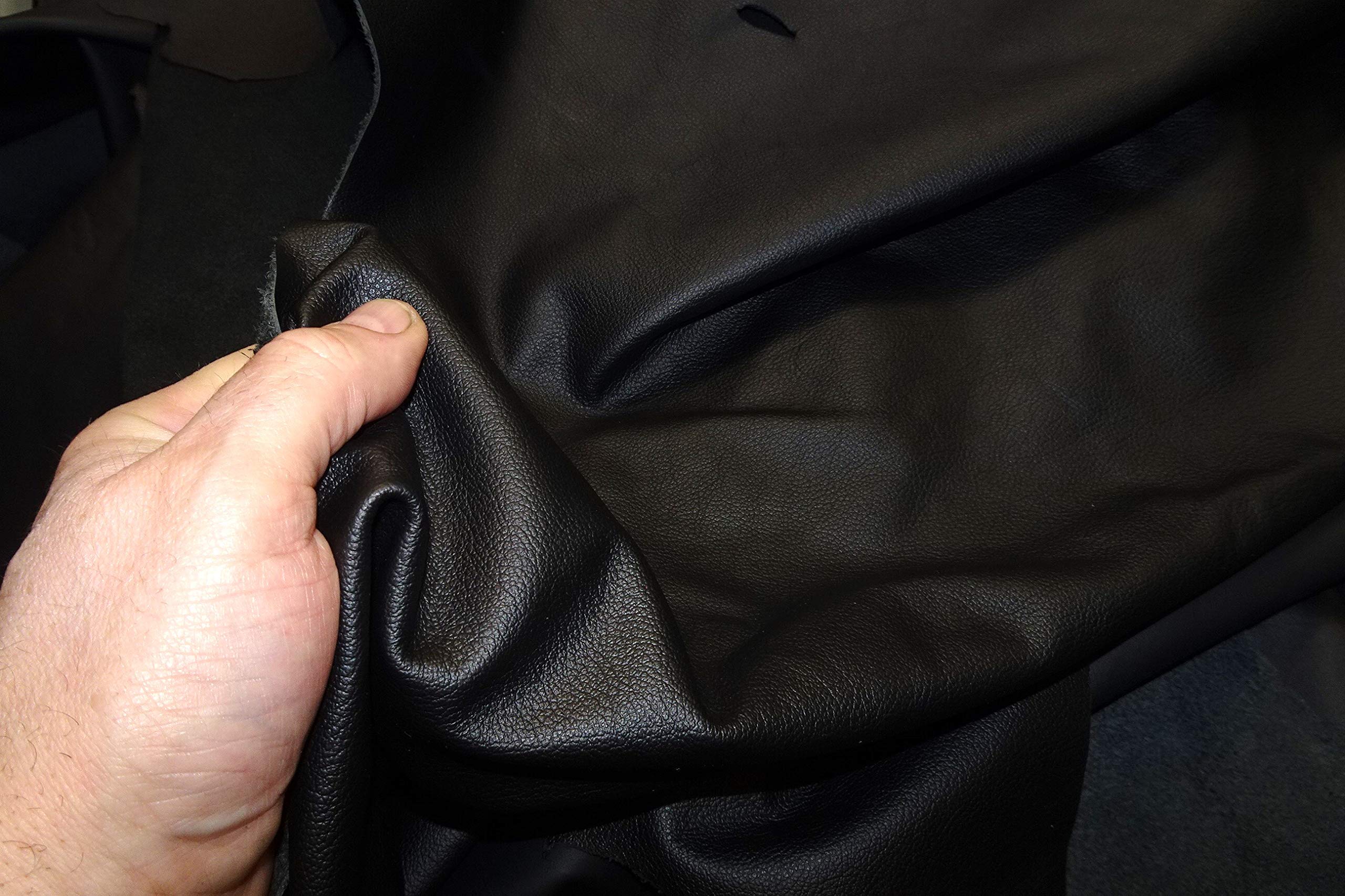 Lederreste Nappaleder Lederstücke schwarz Lederzuschnitte Möbelleder 1,2-1,4 mm (DIN A2 60 x 42 cm, Leder genarbt Sort 2)