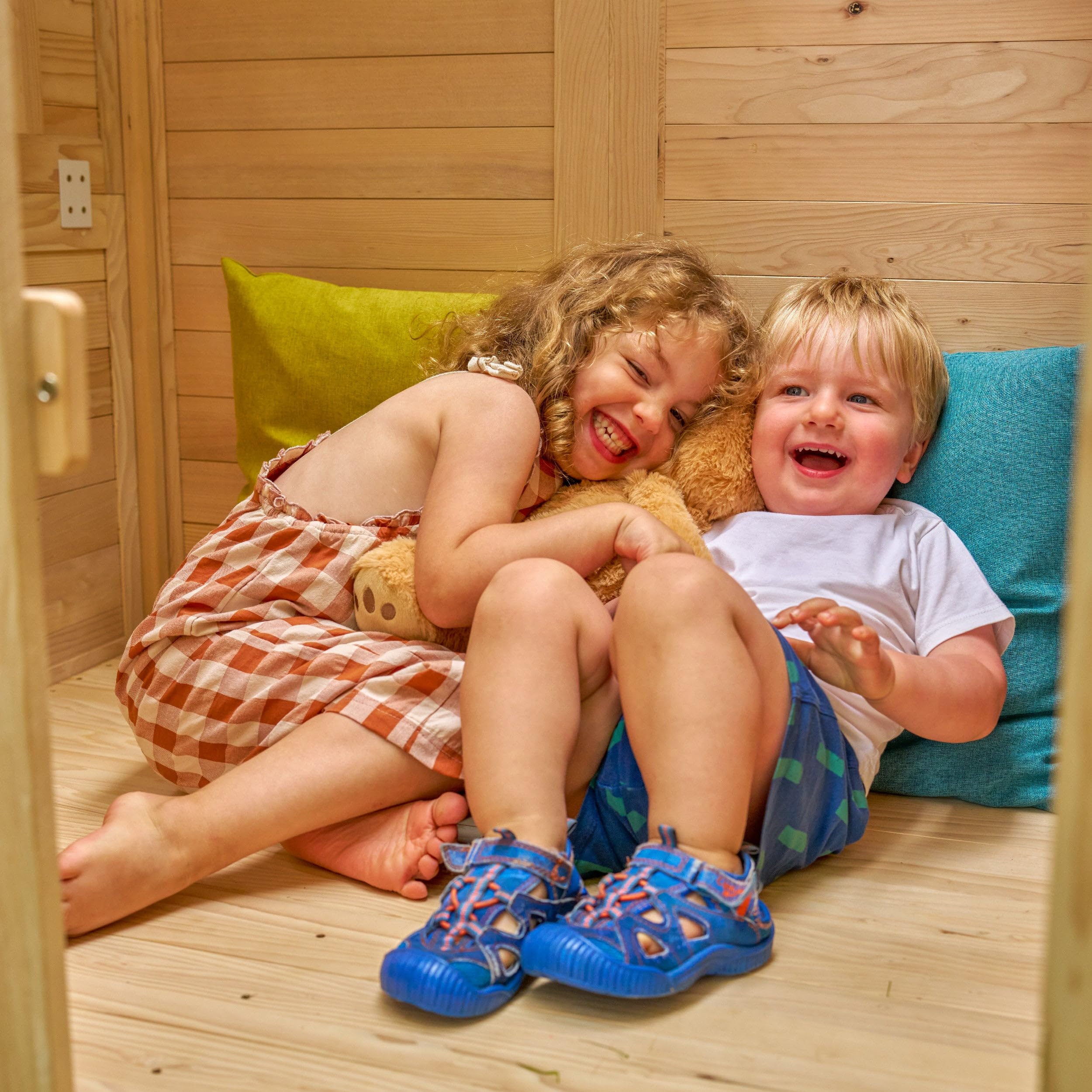 TP Buttercup Cottage Maison de Jeu en Bois, véranda et Cuisine, Bois certifié FSC, Design Personnalisable, fenêtres en plexiglas, Divertissement en Plein air pour Enfants, à partir de 2 Ans