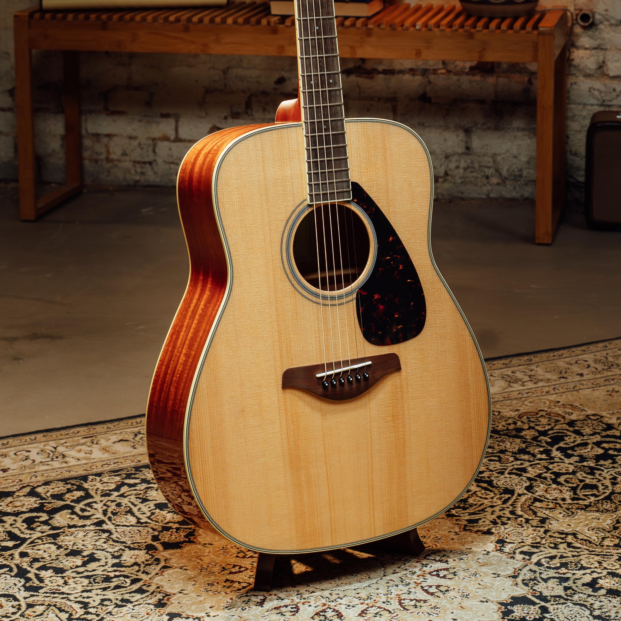 YAMAHA FG820 Gitara akustyczna - Dreadnought w standardowym rozmiarze, kamerton 24,96", solidny świerk, mahoń tył i boki, podstrunnica palisandru, struny stalowe - naturalne