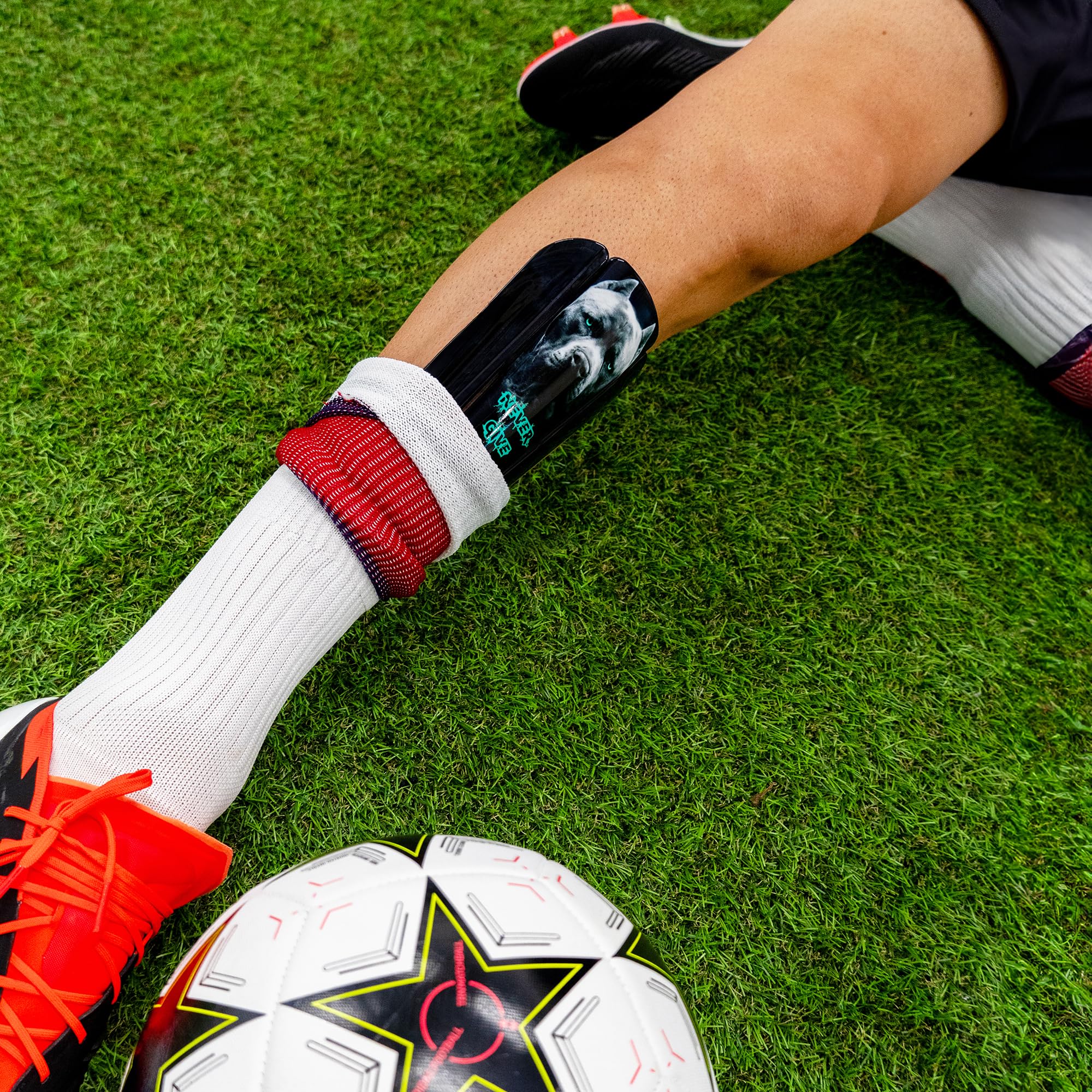 Parastinchi Da Calcio Giovani Adulti ad alta resistenza agli urti Made in Italy Protezione Completa. Comprese fasce di sostegno. Modello Never Give Up