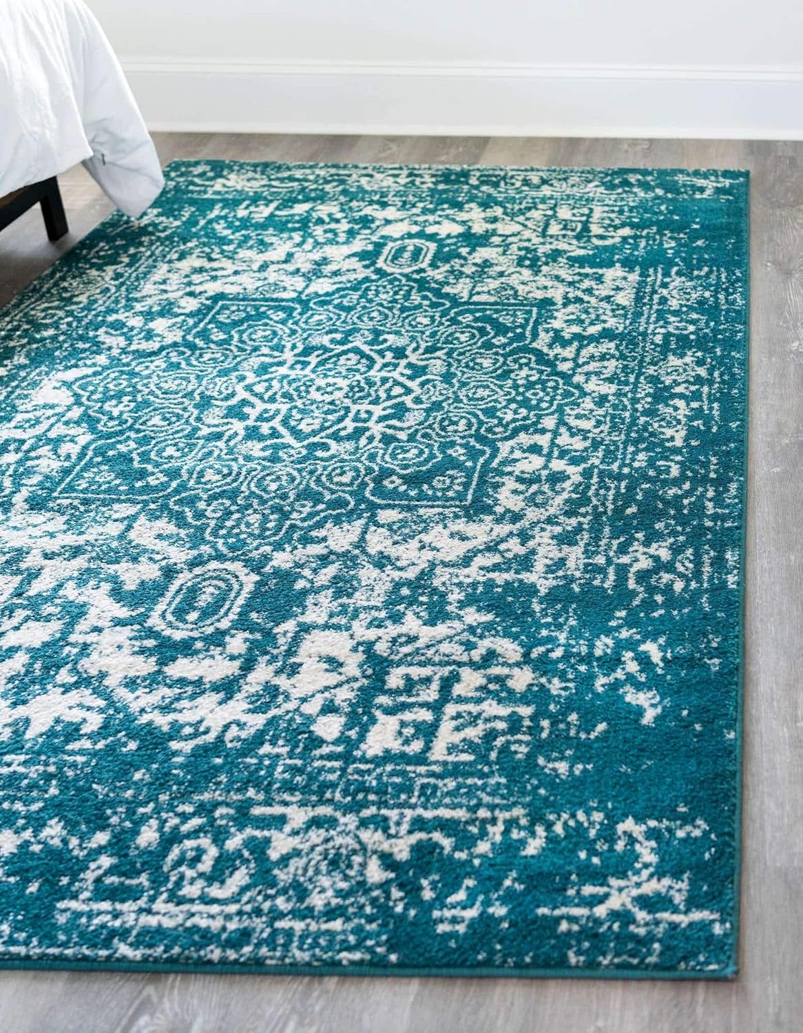 Unique Loom Richmond Collection Area Rug - Medallion (7' 1" x 10' Rectangle, Turquoise/ Ivory)