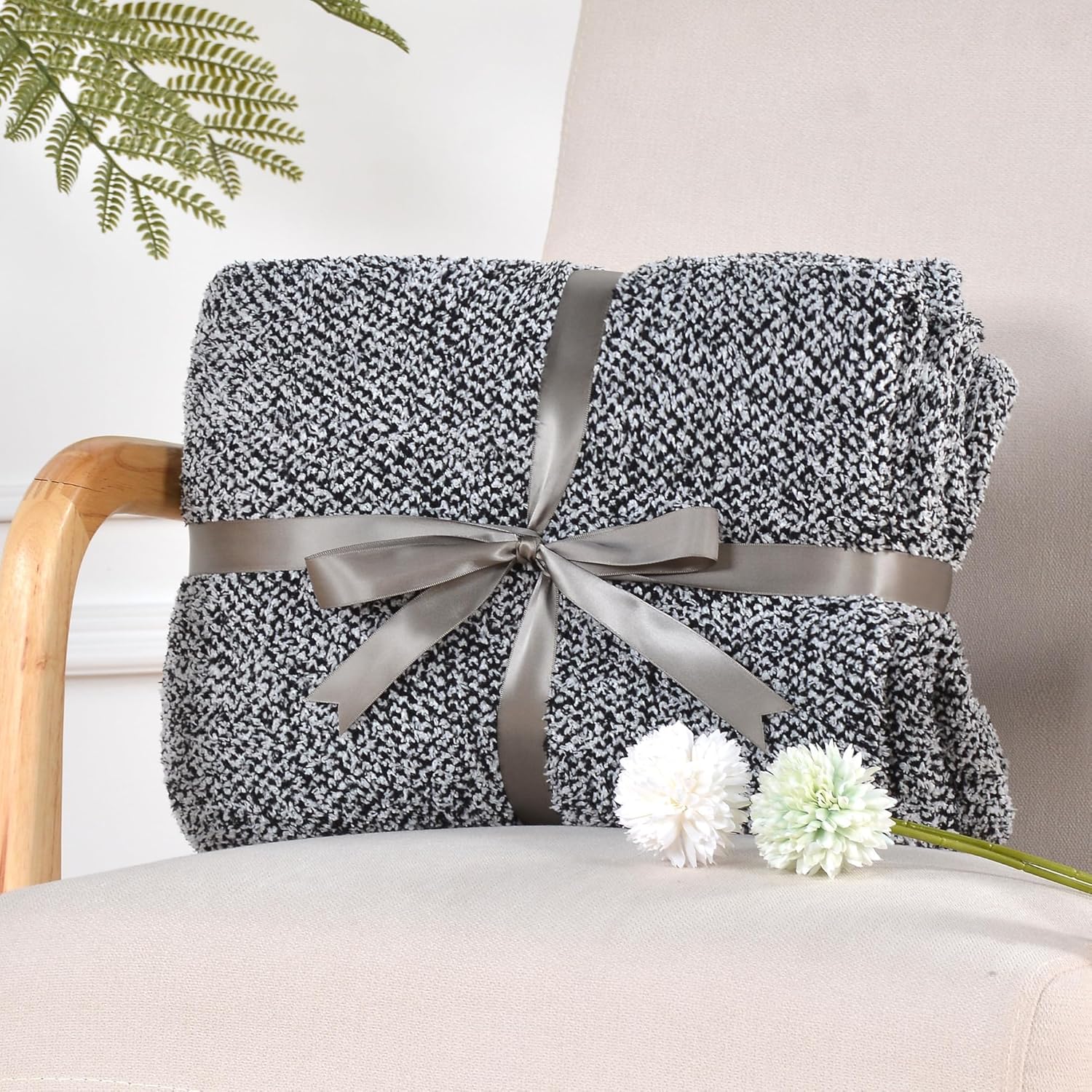 JOOJA Wearable Blanket Super Soft Feather Yarn Blanket Shawl with Pockets Fuzzy Throw Blanket TV Blanket for Adults Teens - Image 6