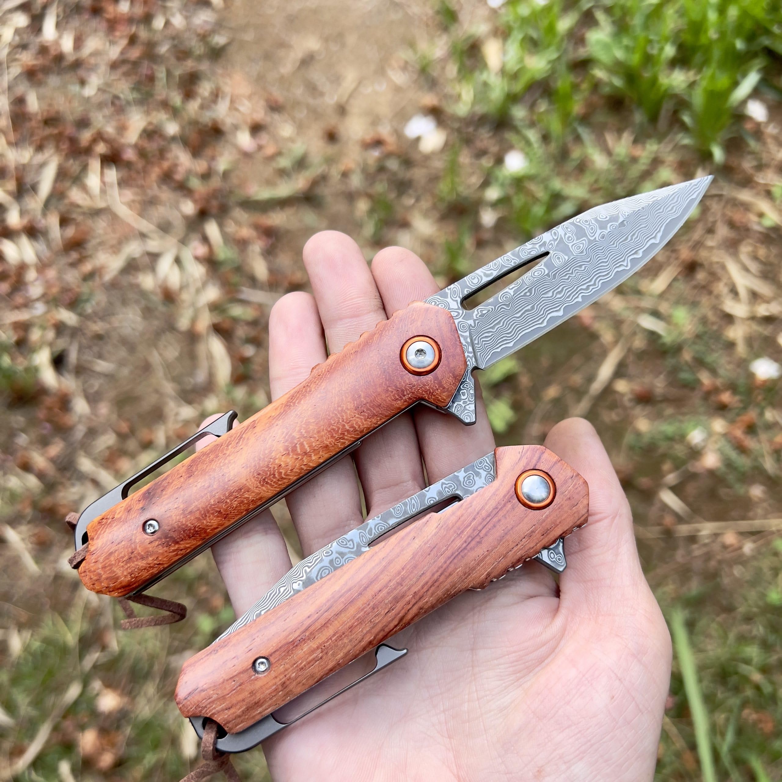 Coltello Pieghevole da Tasca Acciaio Damasco 67 Strati VG10 Lama Affilata e Manico in Legno Collezione Regalo Festa Uomo EDC Camping Tavolo Collezione Caccia Pesca Tradizione Artigianato Line