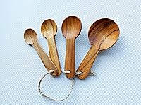 Vista 2 de Juego de 4 cucharas medidoras de madera de teca, este juego rústico está hecho de madera de teca ecológica