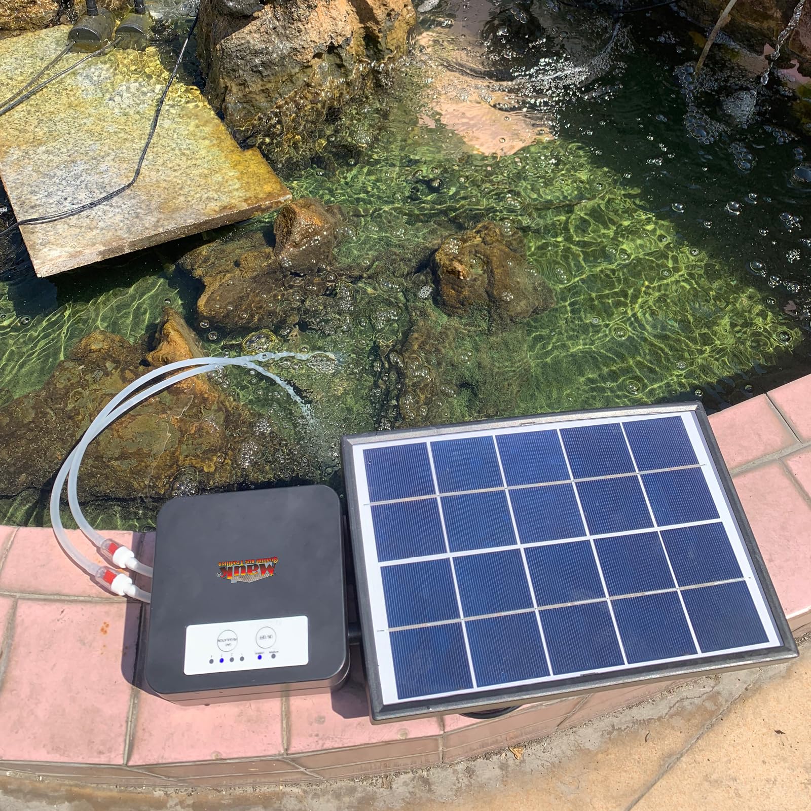 Mauk® Solar Doppel Teichbelüfter 6W mit Akku & Solarpanel | Teichbelüftung per Sauerstoffpumpe für Teiche inkl. 2 Schläuche & Sauerstoffsteine | Schutz vor Fischsterben & Sauerstoffmangel