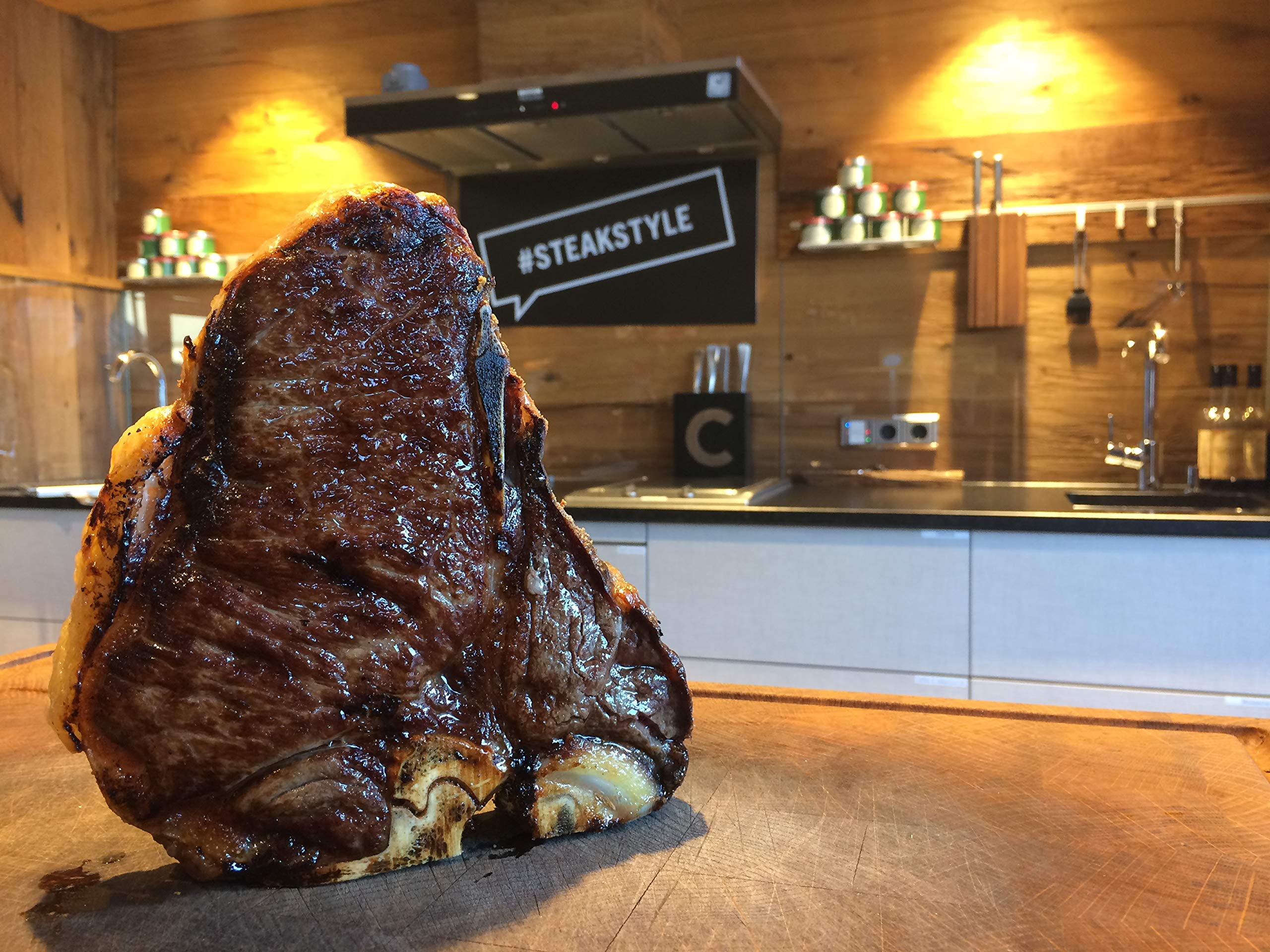T-Bone-Steak (700g) Dry Aged - großes Steak mit Roastbeef- & kleinem Filetanteil zum Grillen oder Kurzbraten