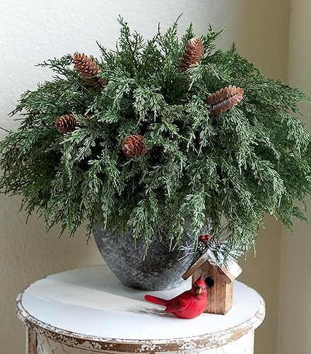 Tallos de cedro artificiales de pino Norfolk para decoración de Navidad, 12 tallos de pino falso con 5 ramas de conos de pino grandes, plantas