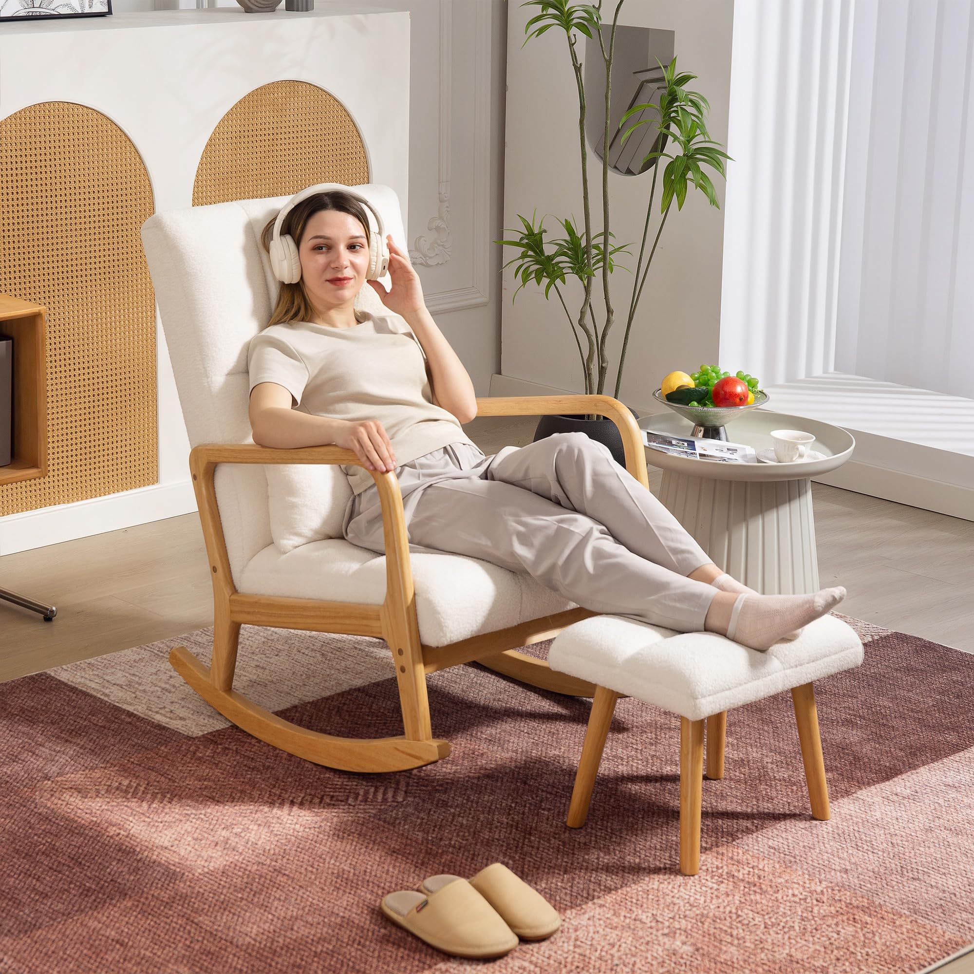 HOMCOM Schaukelstuhl mit Hocker Fleece-Bezug Armlehnen Holzkufen Weiß | Schaukelsessel, Breit Sitz, Hohe Rückenlehne, Gepolstert, Schwingsessel, Relaxsessel, Wohnzimmer, Schlafzimmer