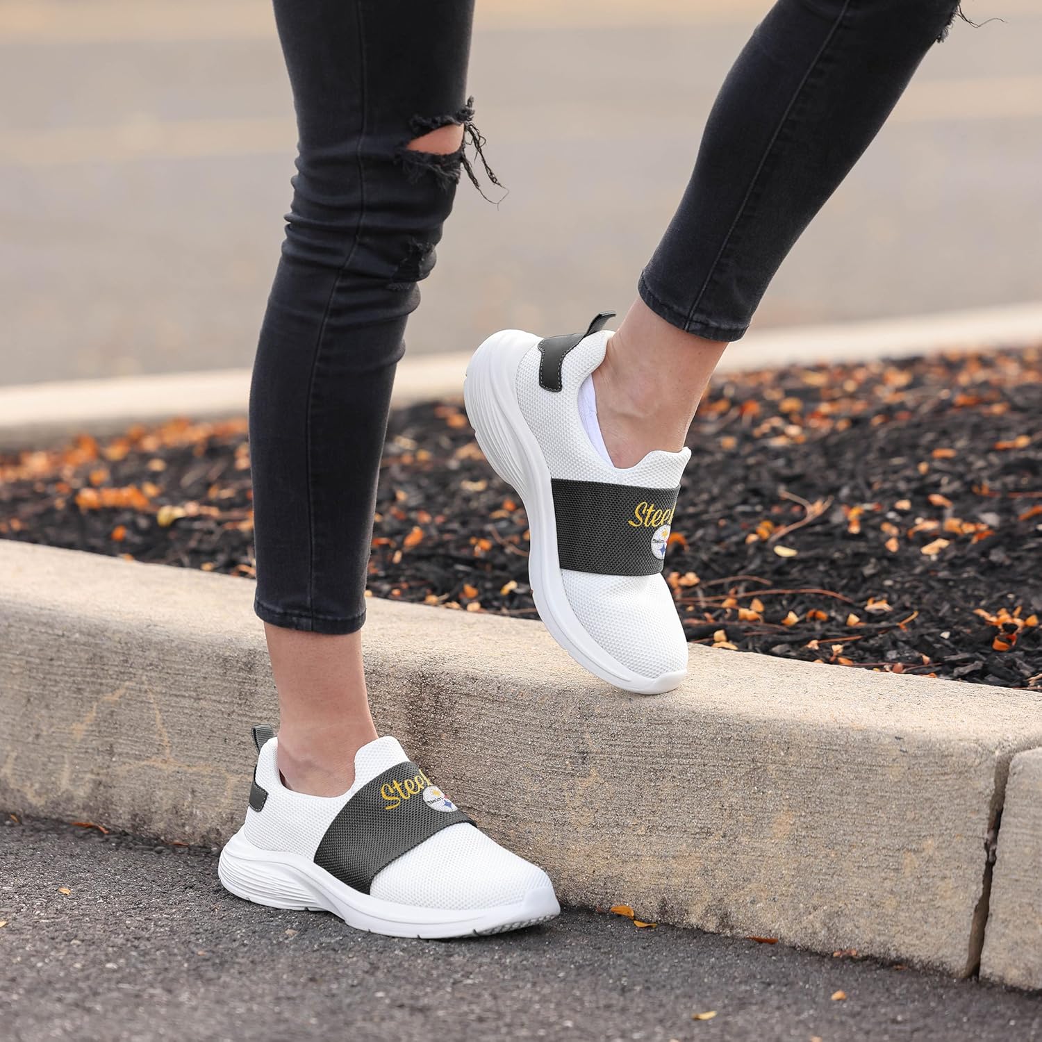 FOCO NFL Womens NFL Ladies Athletic Sport Team Script Wordmark Shoes Sneakers