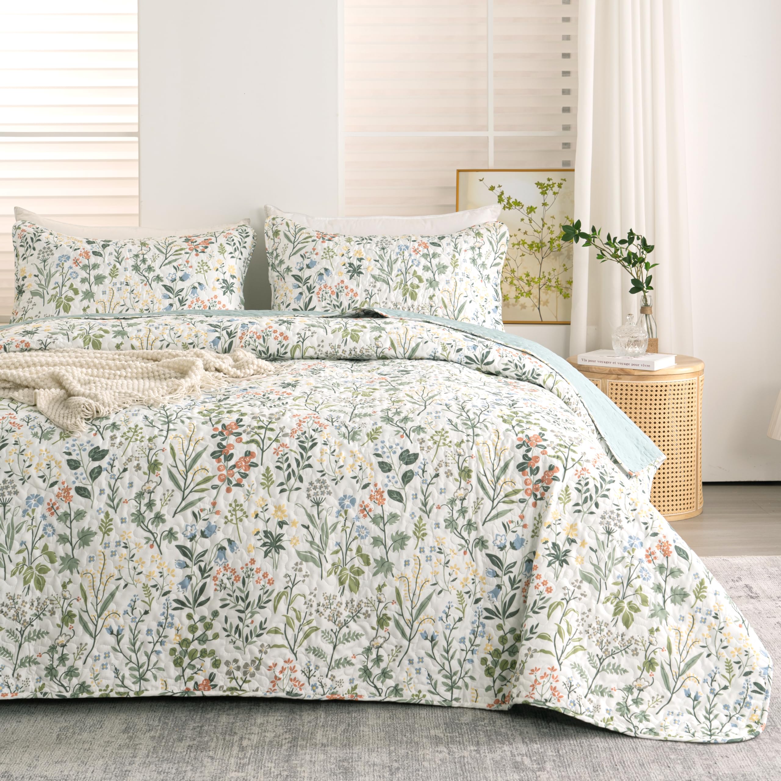TISPLR Floral Quilt Twin Set 2 Pieces Soft Microfiber Lightweight Bedspread Twin Quilt Bedding Set Garden Style Green Red Botanical Flowers Quilt Set for All Seasons 1 Quilt and 1 Pillow Sham