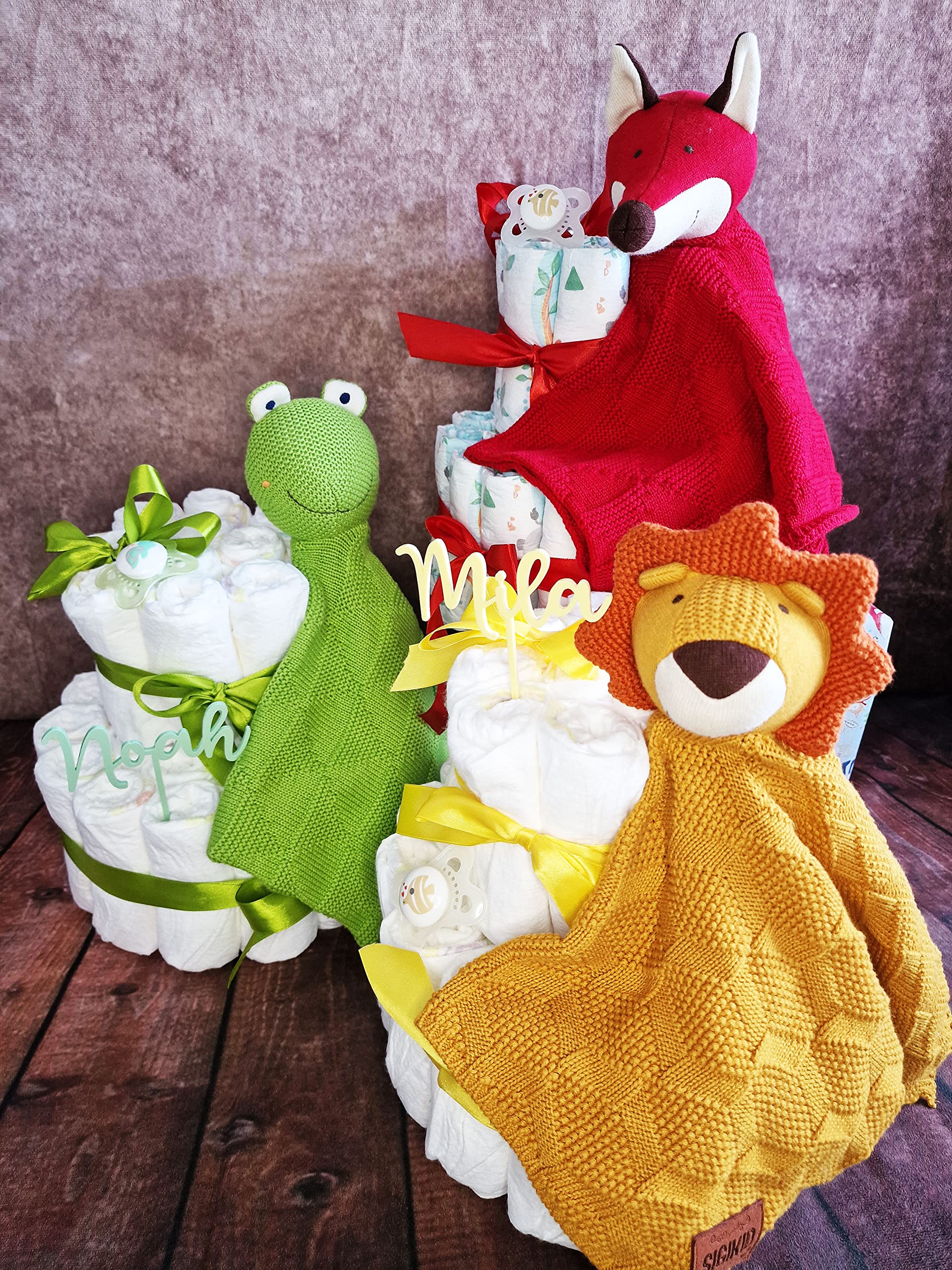 Windeltorte Pamperstorte mit Sigikid Strick-Schnuffeltuch personalisiert als Geschenk zur Geburt oder Taufe mit Namen des Babys Frosch (grün)