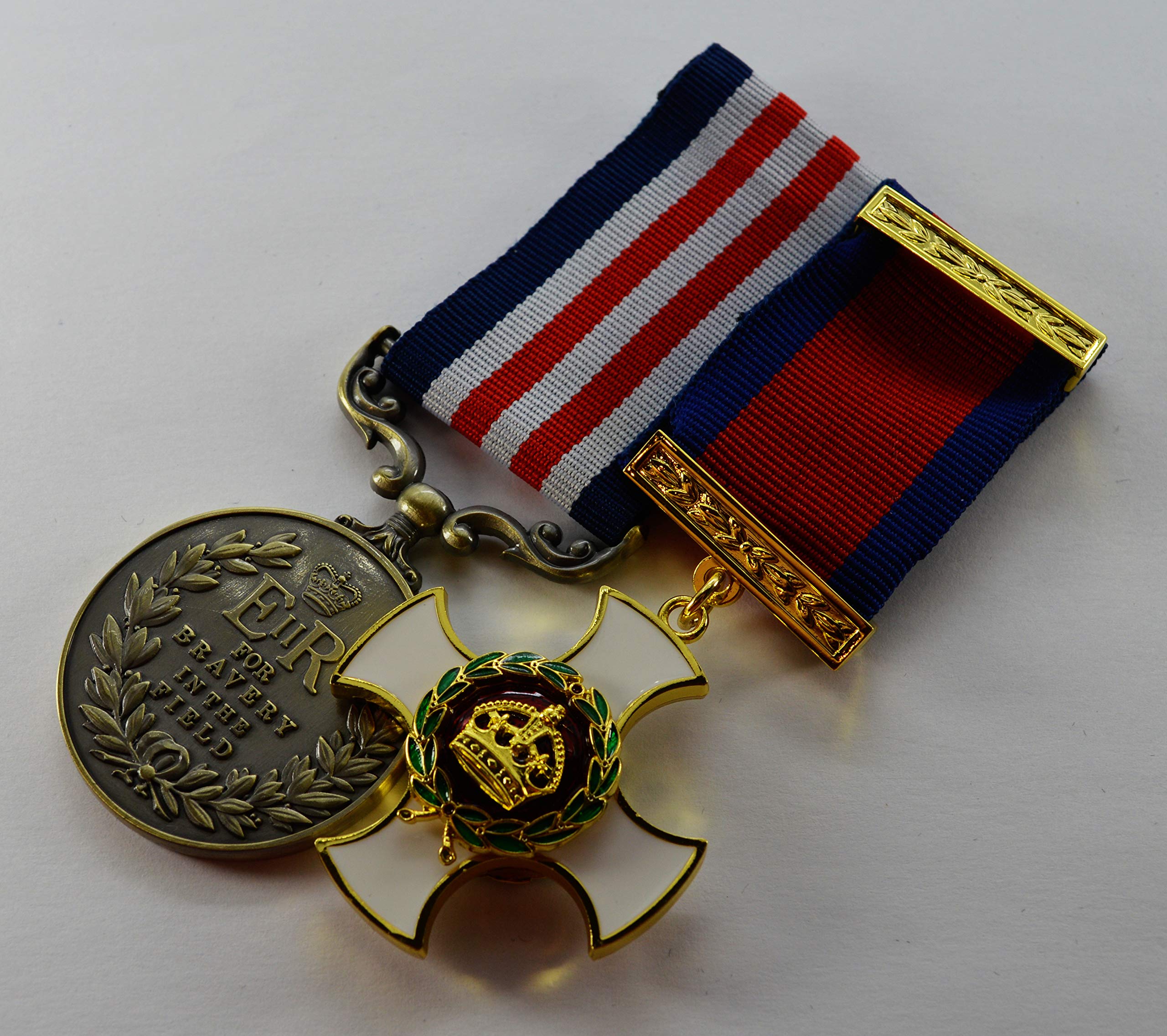 The Commemorative Coin Company Pair Of Elizabeth Ii Military Medals Distinguished Service Dso Bravery In The Field Er-Ii