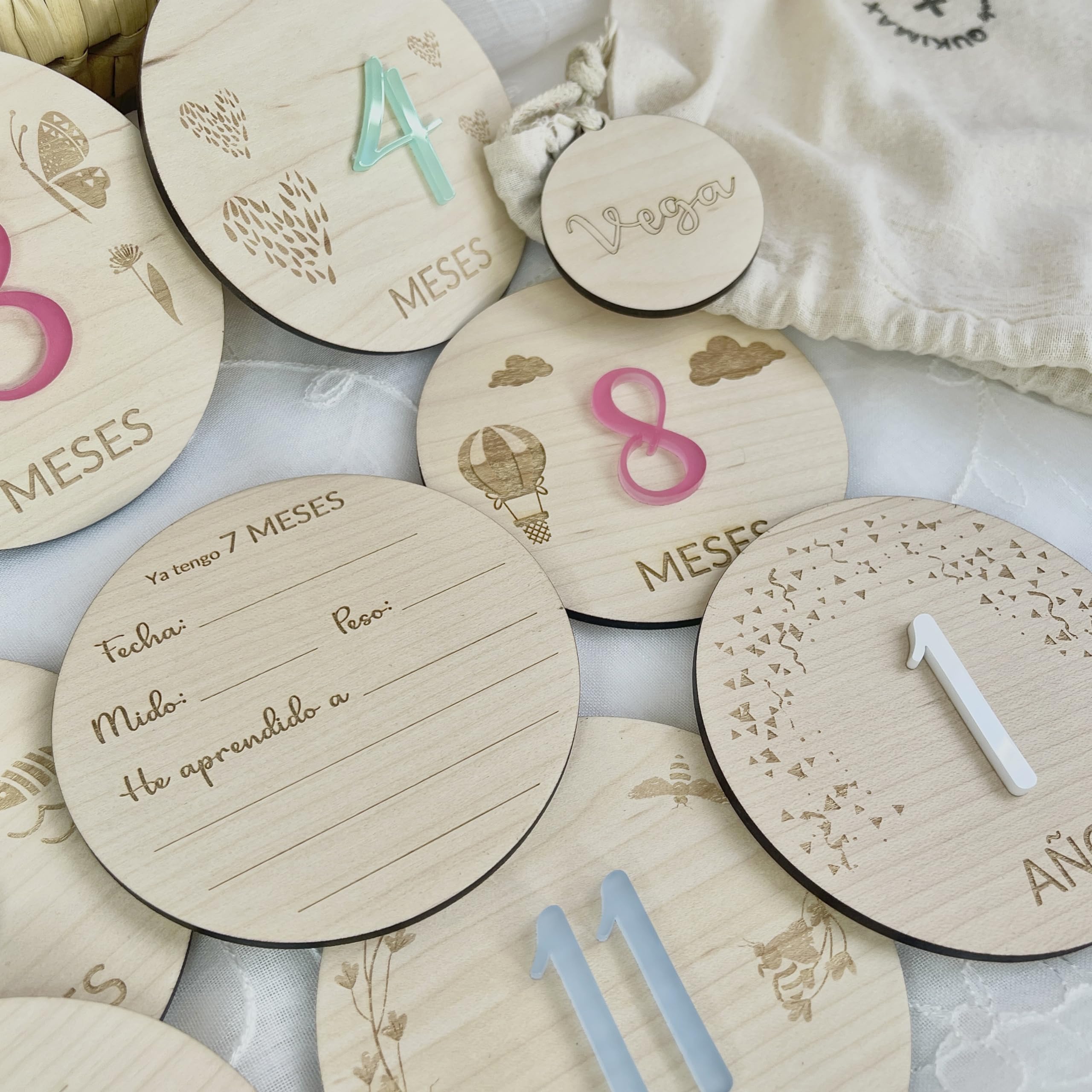 Qukimax® Cumplemes Personalizado de Madera Natural | En castellano, català, valencià, galego, Placas cumple mes, Regalo bebé, Recién nacido