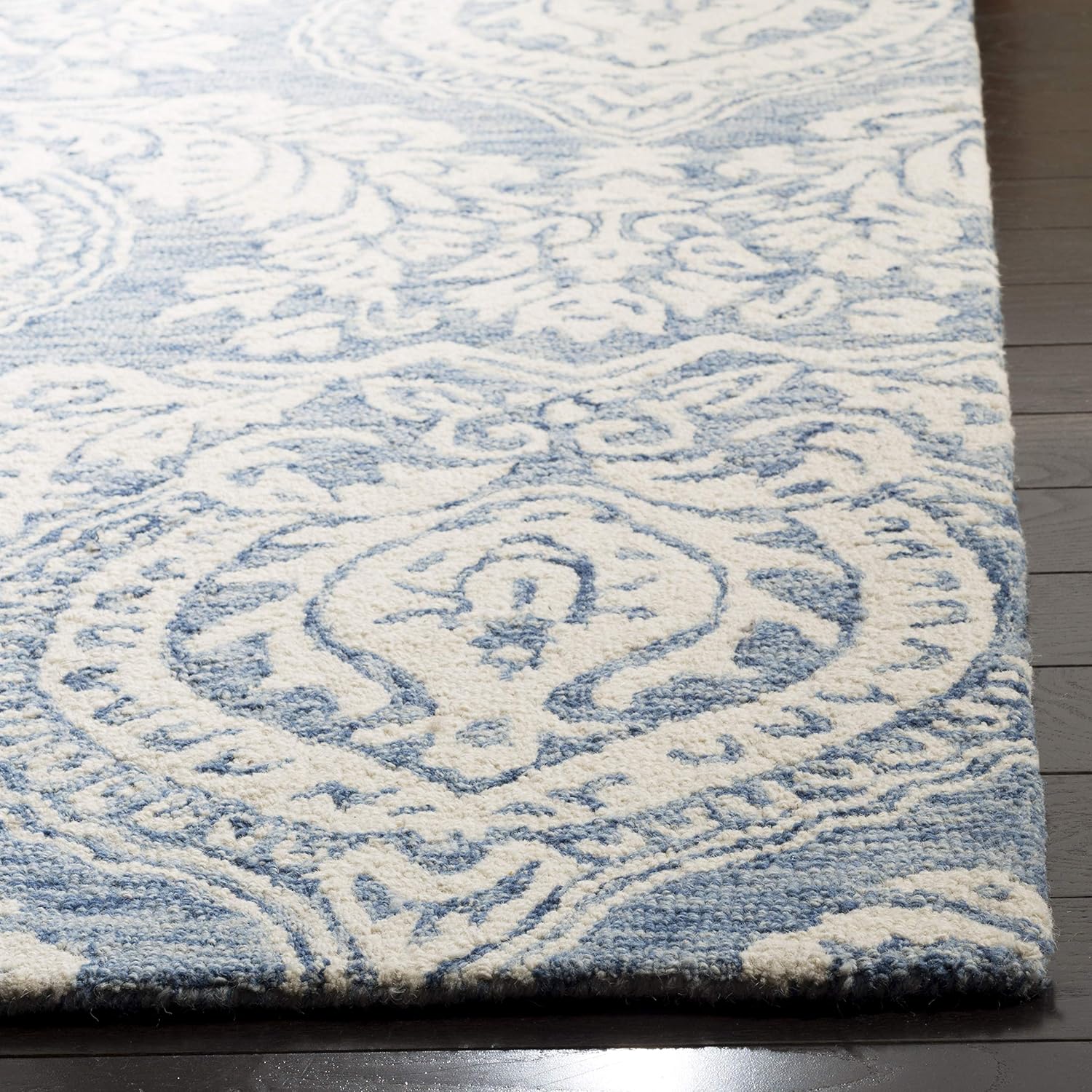 SAFAVIEH Micro-Loop Collection Accent Rug - 2'6" x 4', Blue & Ivory, Handmade Damask Wool, Ideal for High Traffic Areas in Entryway, Living Room, Bedroom (MLP512M)