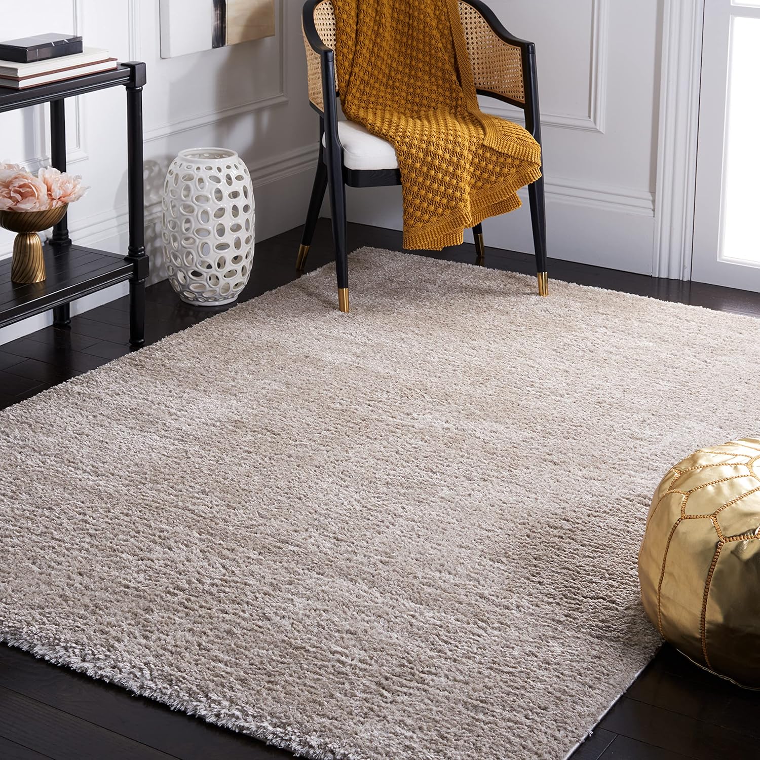 SAFAVIEH Decora Shaggy Collection Area Rug - 5'3" x 7'7", Tan, 2-inch Thick Ideal for High Traffic Areas in Living Room, Bedroom (DES101-1047)