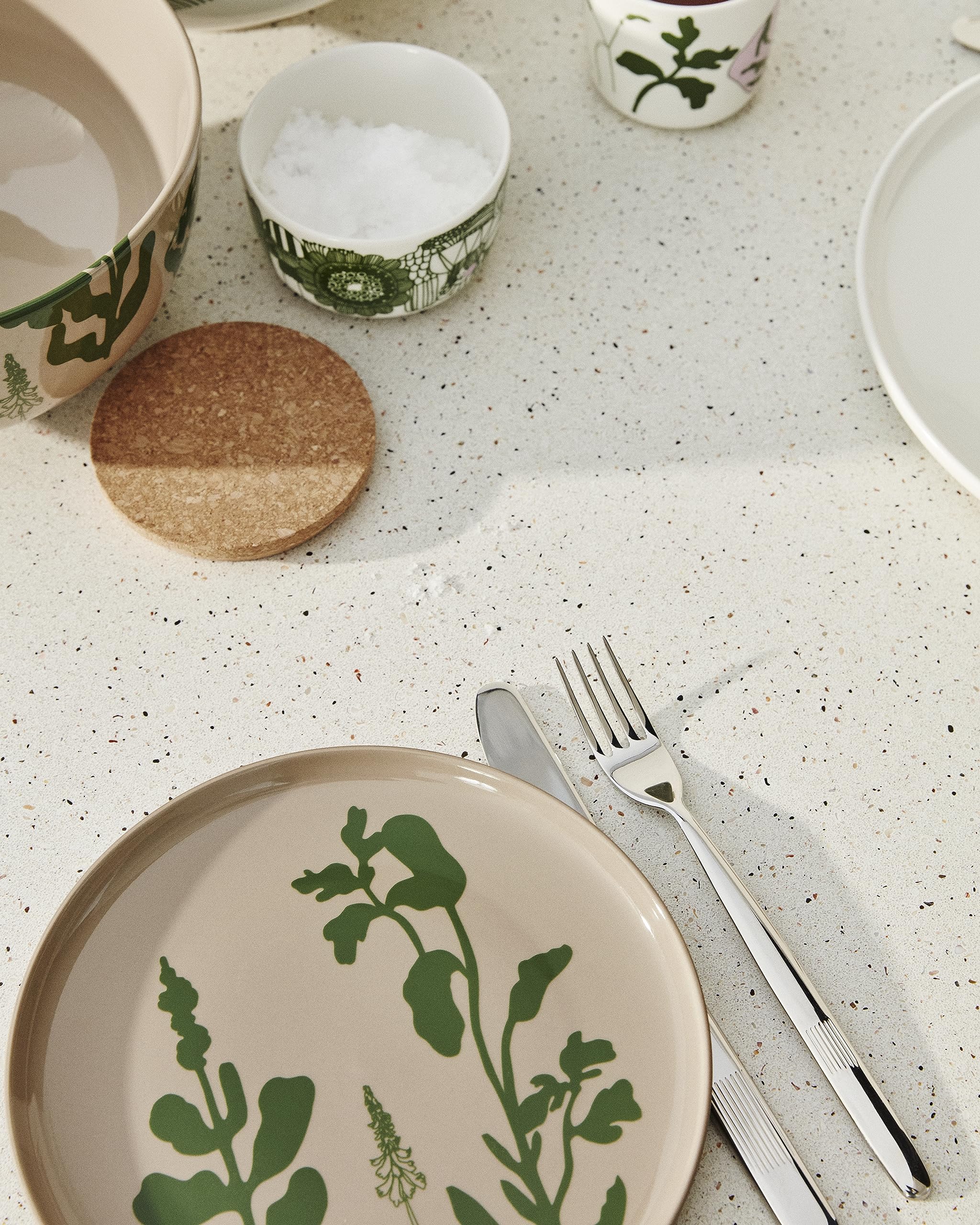 Amazon.com: MARIMEKKO Oiva Elokuun Varjot Stoneware Salad Plate