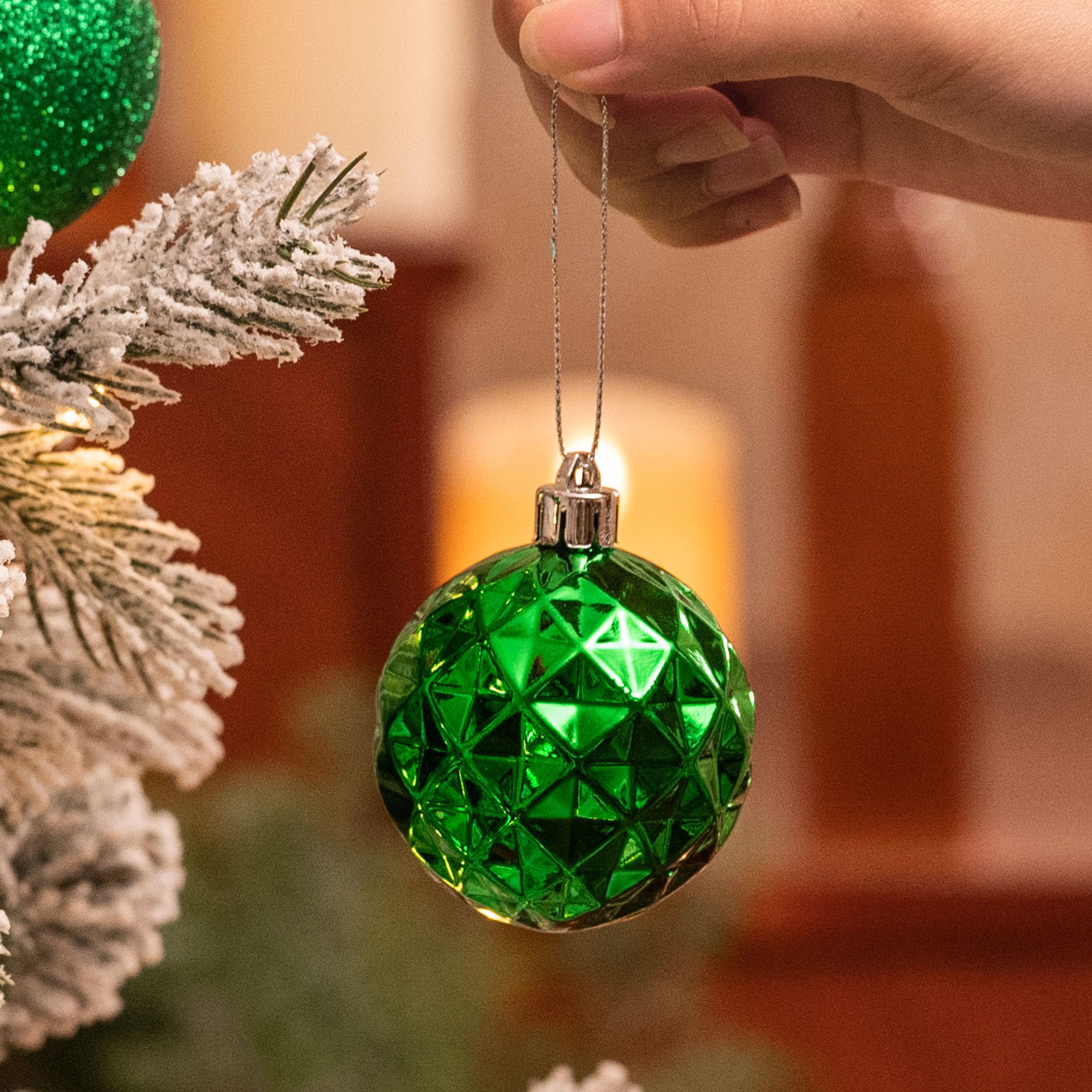 Valery Madelyn Juego de Adornos de Navidad para árbol de Navidad, 24 Unidades, Adornos Verdes inastillables, Adorno Colgante de 6 cm a Granel para San Valentín, Mardi Gras, día de San Patricio