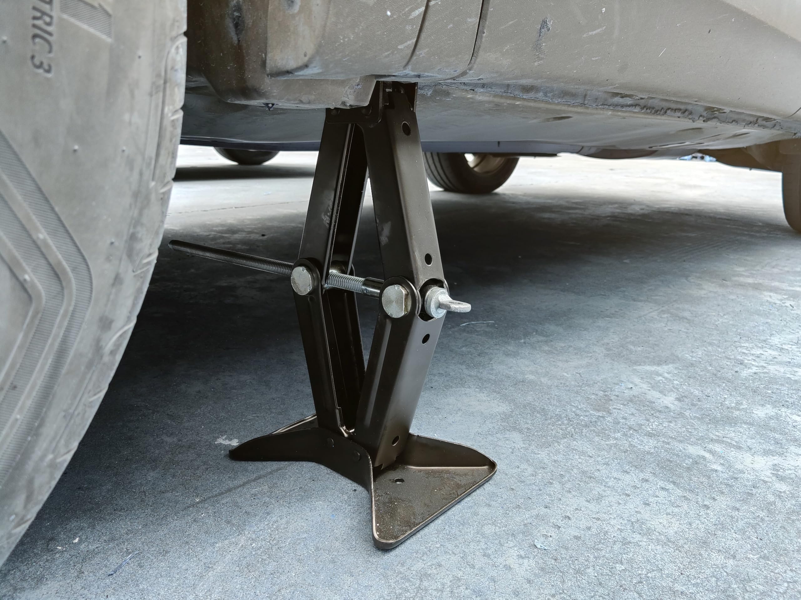 TOP DRIVE Kit Cric a Forbice per Auto da 2 Tonnellate Portatile, Ideale per SUV e Auto - Kit di Emergenza Universale con Chiave Inglese