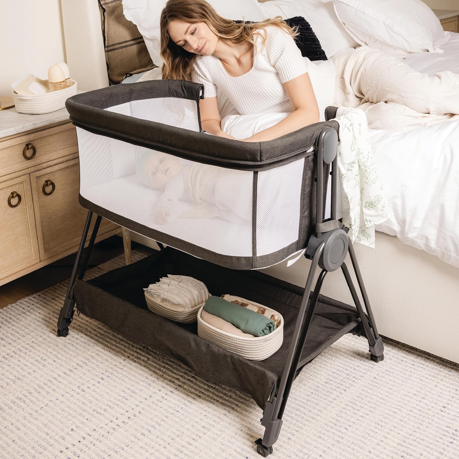 (SIMILAR TO STOCK PHOTO)Baby Bedside Sleeper - Bassinet & Bedside Crib with Height Adjustment & Wheels - Can Be Placed Next to Bed - Attaches to Parents Bed - Easy to Fold & Carry Bassinet (Grey)